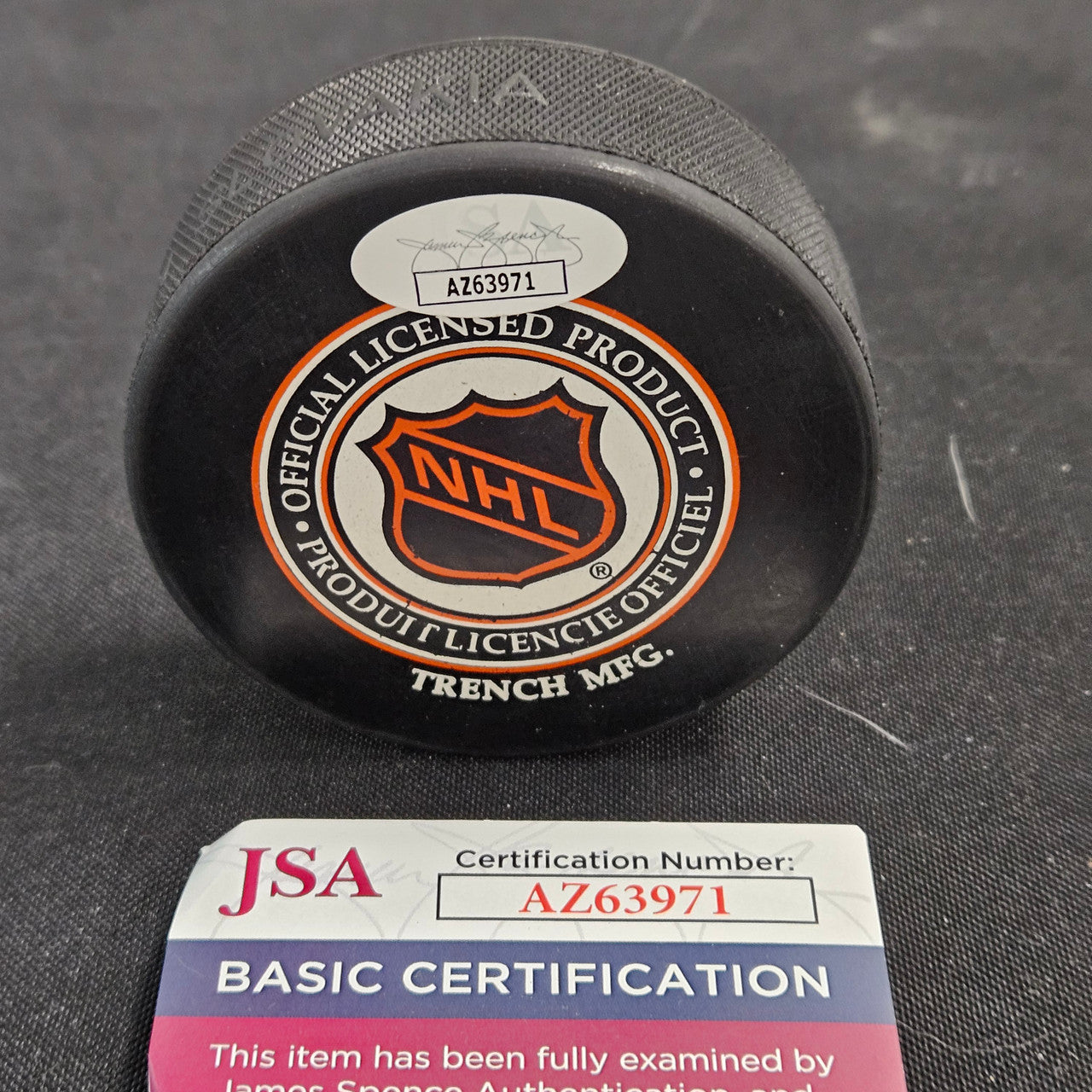 Bobby Hull Signed Autographed Logo Puck JSA *971