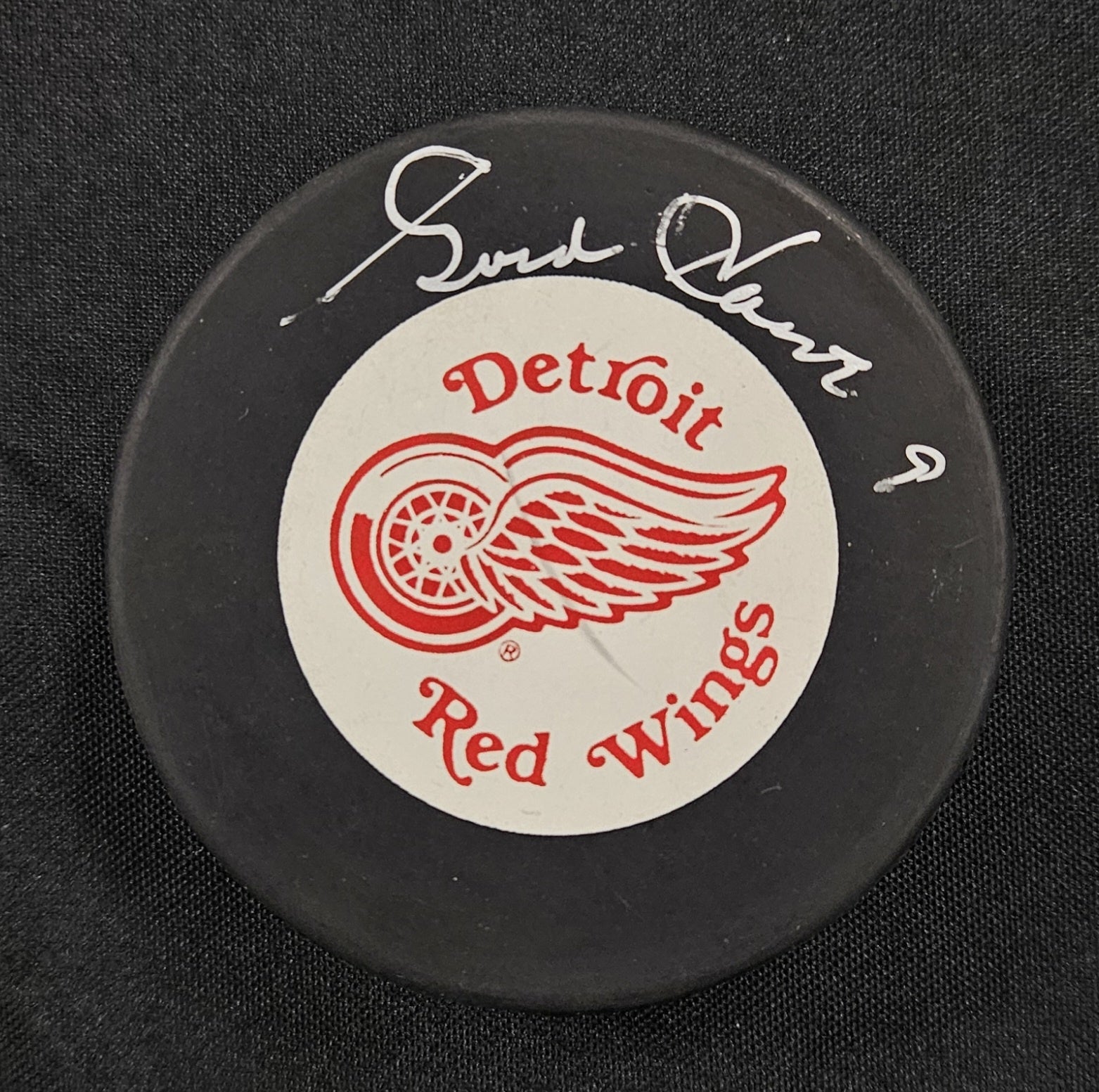 Gordie Howe Signed Autographed NHL Puck JSA Authentic