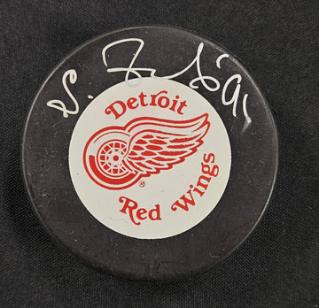 Sergei Fedorov Signed Autographed NHL Puck JSA Authentic