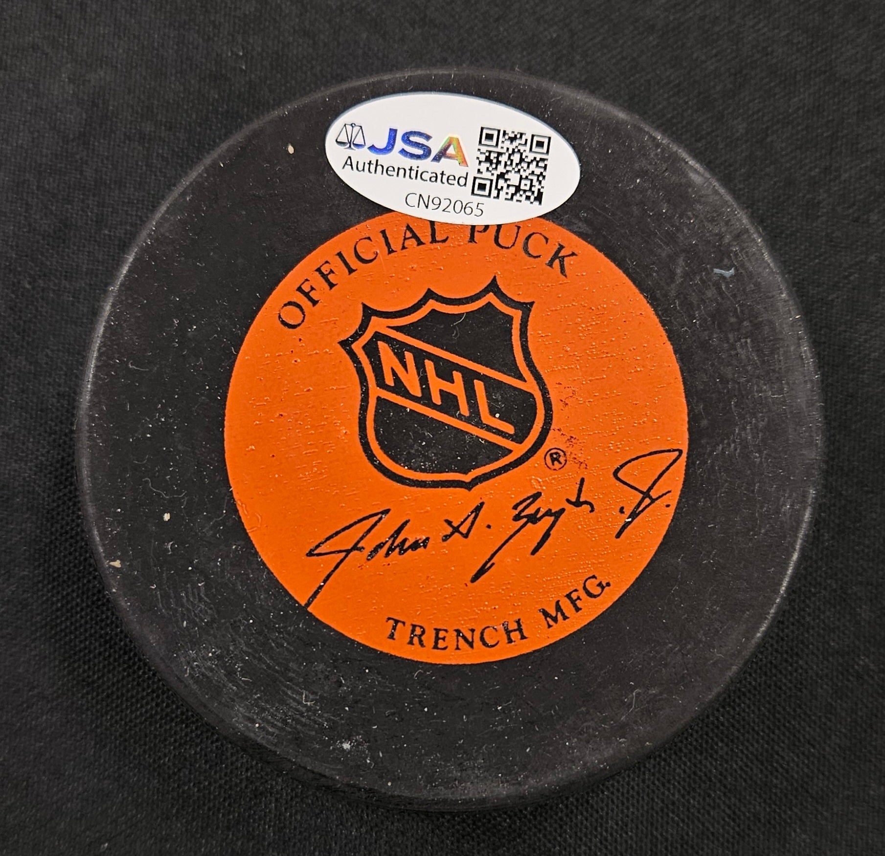 Sergei Fedorov Signed Autographed NHL Puck JSA Authentic