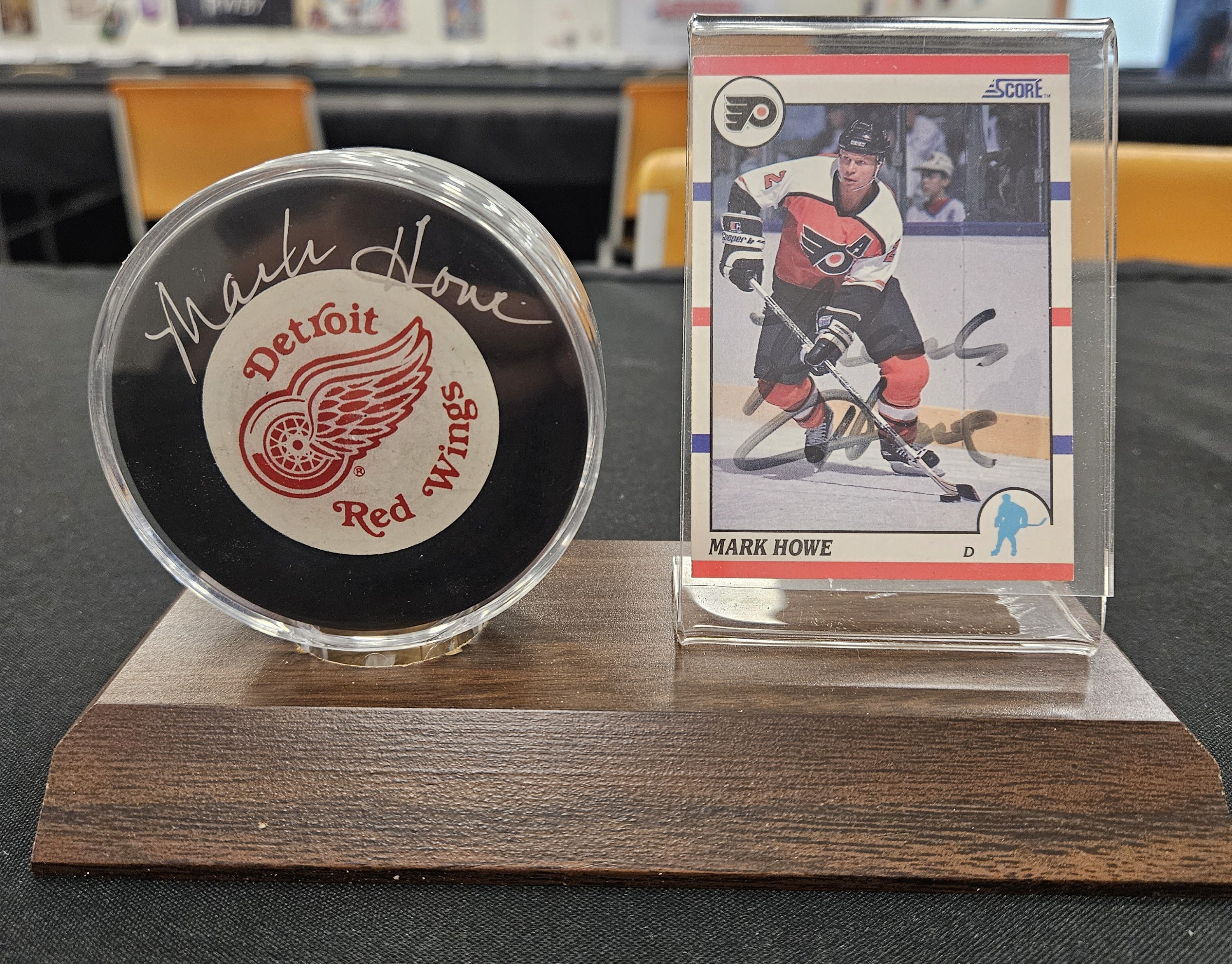 Mark Howe Signed Autographed Puck & Card #220 JSA Authentic