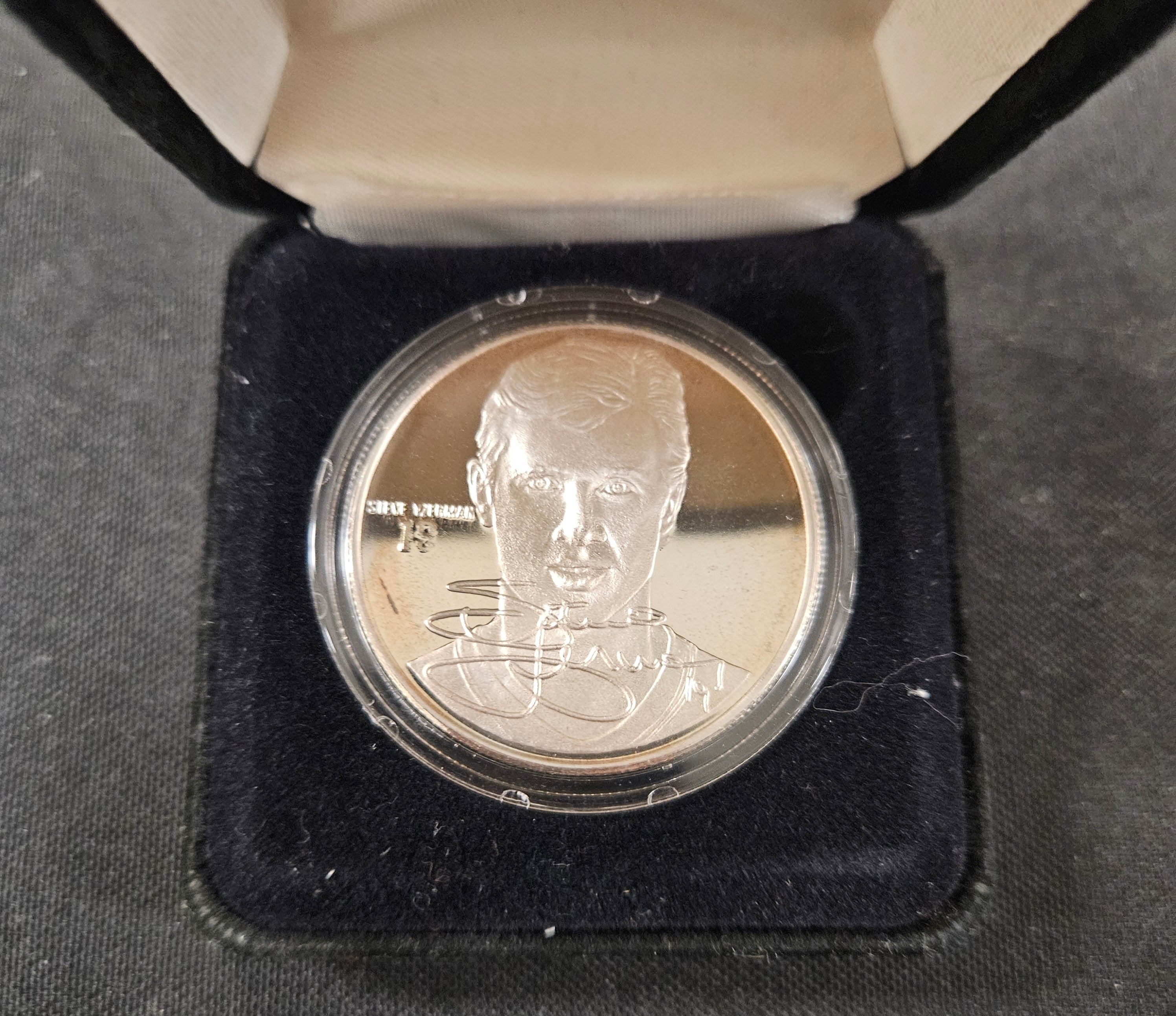 1998 Highland Mint Steve Yzerman One Troy Ounce .999 Fine Silver Coin /5000