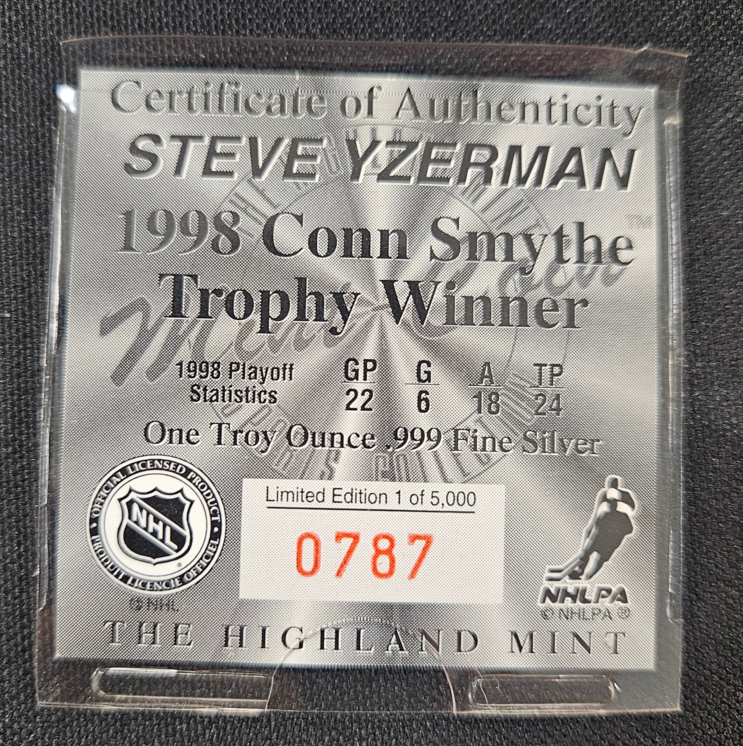 1998 Highland Mint Steve Yzerman One Troy Ounce .999 Fine Silver Coin /5000