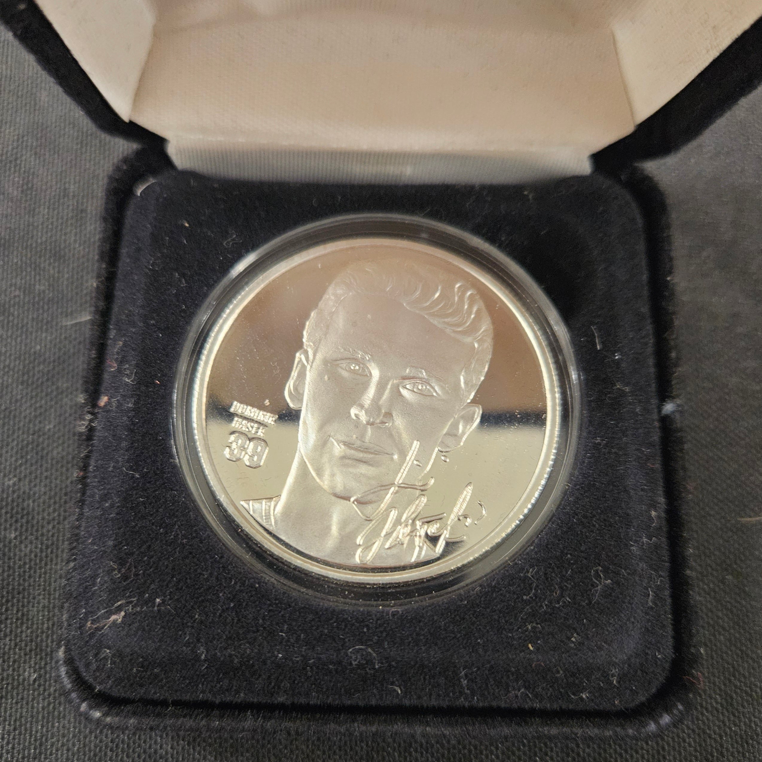 Highland Mint Dominik Hasek One Troy Ounce .999 Fine Silver Medallion Coin /2000