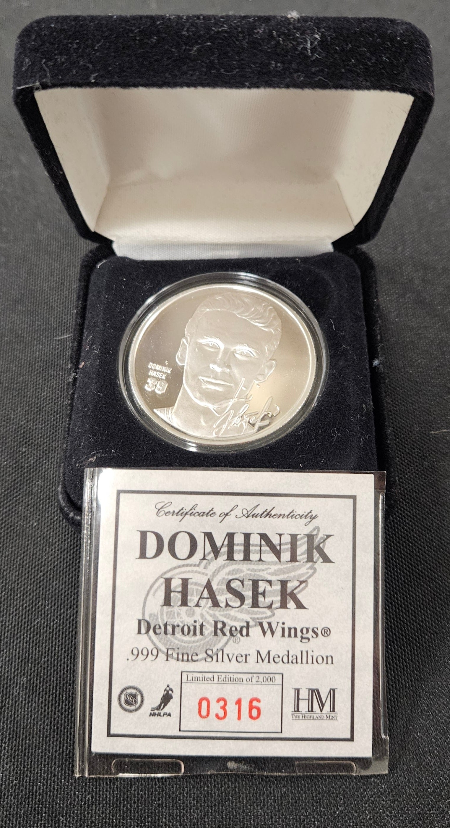 Highland Mint Dominik Hasek One Troy Ounce .999 Fine Silver Medallion Coin /2000