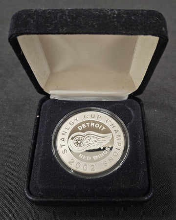Highland Mint Detroit Red Wings One Troy Ounce .999 Fine Silver /2002 Coin