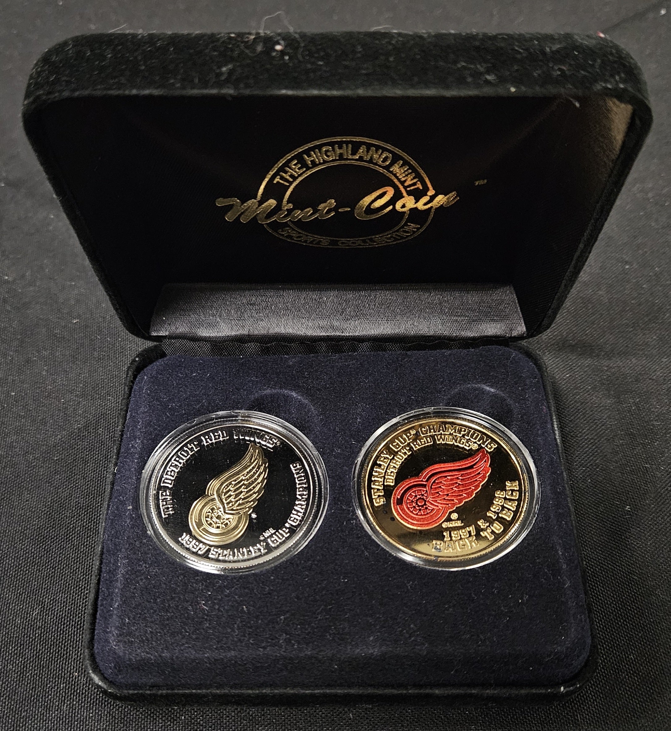Highland Mint Red Wings Back-To-Back 1 Troy Ounce .999 Fine Silver 2-Coin Set