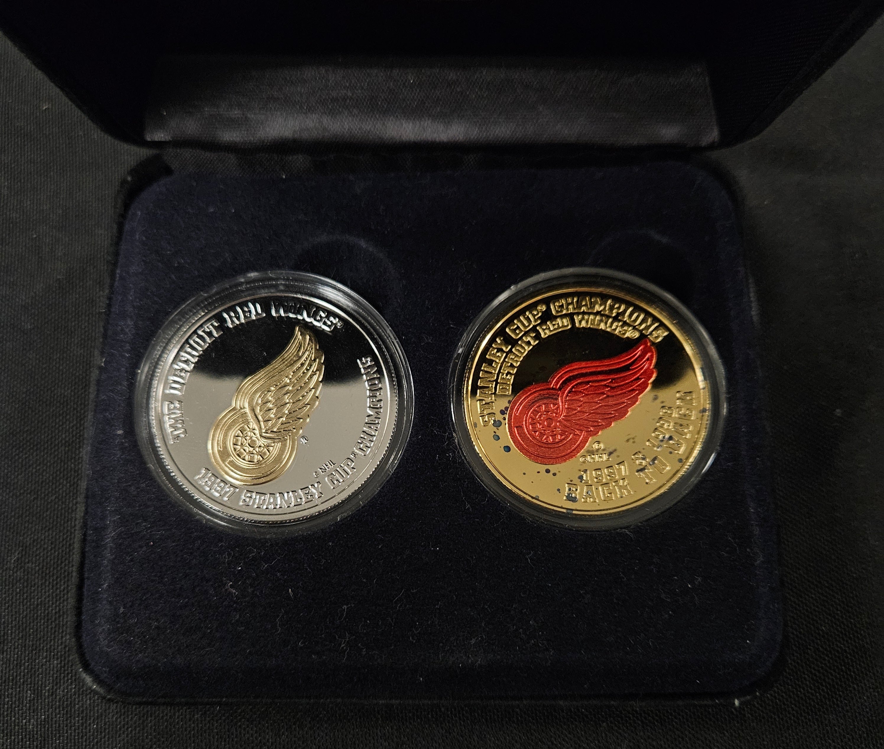 Highland Mint Red Wings Back-To-Back 1 Troy Ounce .999 Fine Silver 2-Coin Set