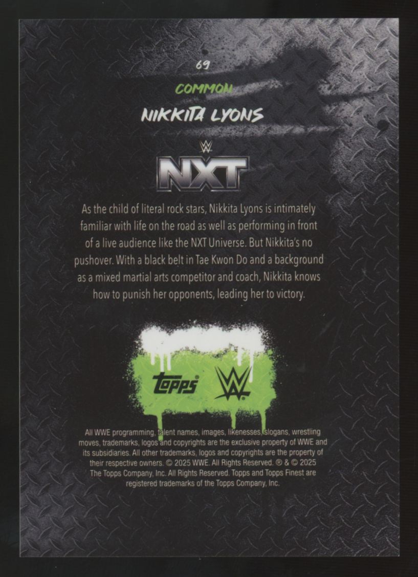 2025 Topps Finest WWE Nikkita Lyons Common Red/Black Vapor Refractor /25 #69