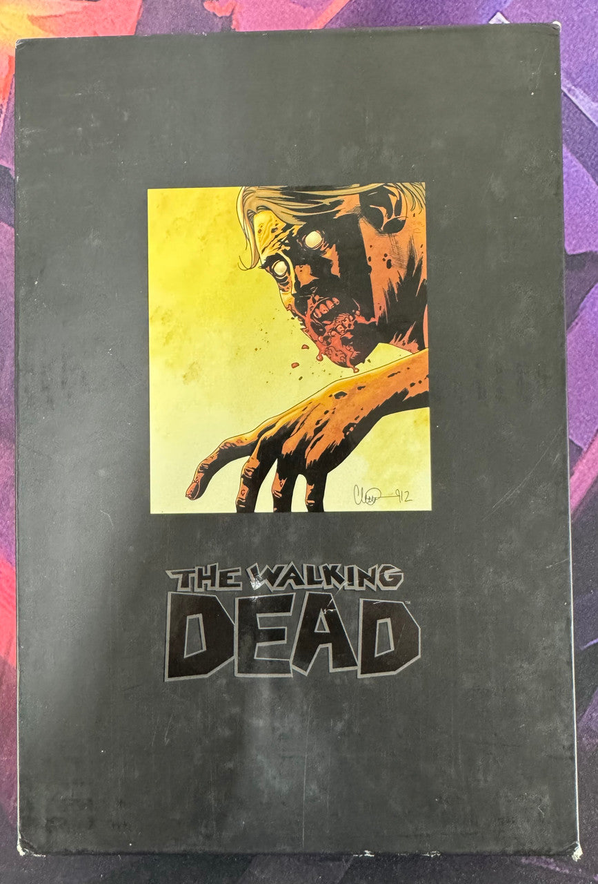 Image The Walking Dead Volume 4 Omnibus Deluxe Edition (B)