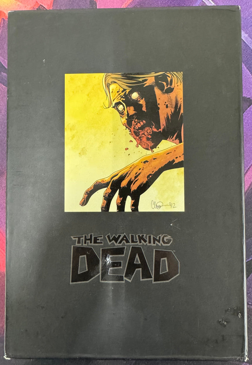 Image The Walking Dead Volume 4 Omnibus Deluxe Edition (B)