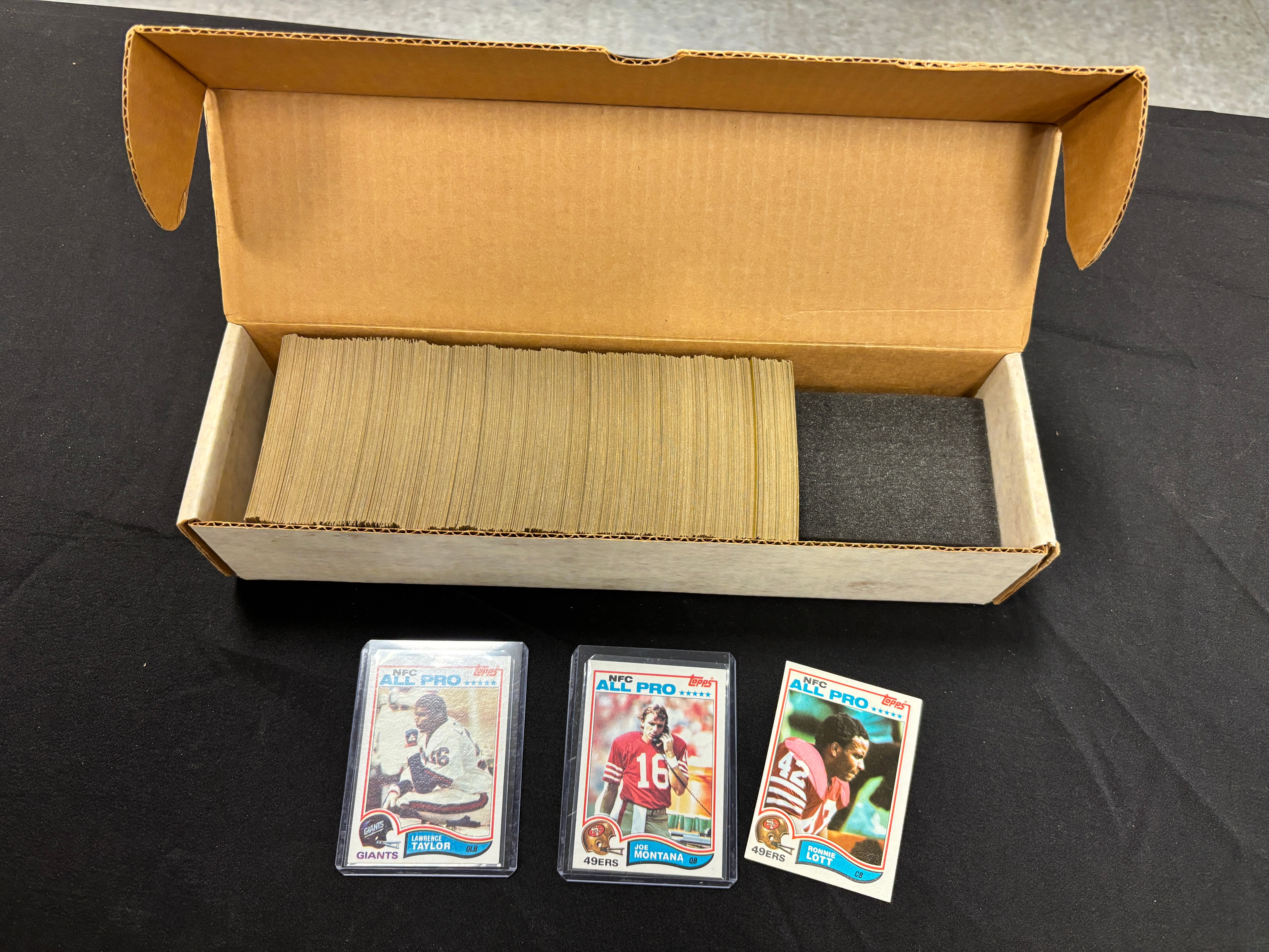 1982 Topps Football Complete Set NM-NM/MT (528/528)