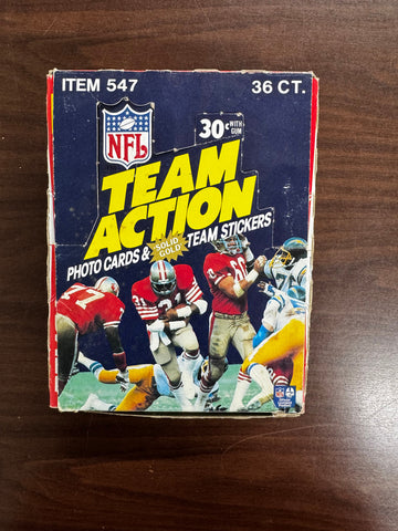 1983 Fleer NFL Football Team Action Box w/ 11 Factory Sealed Wax Packs