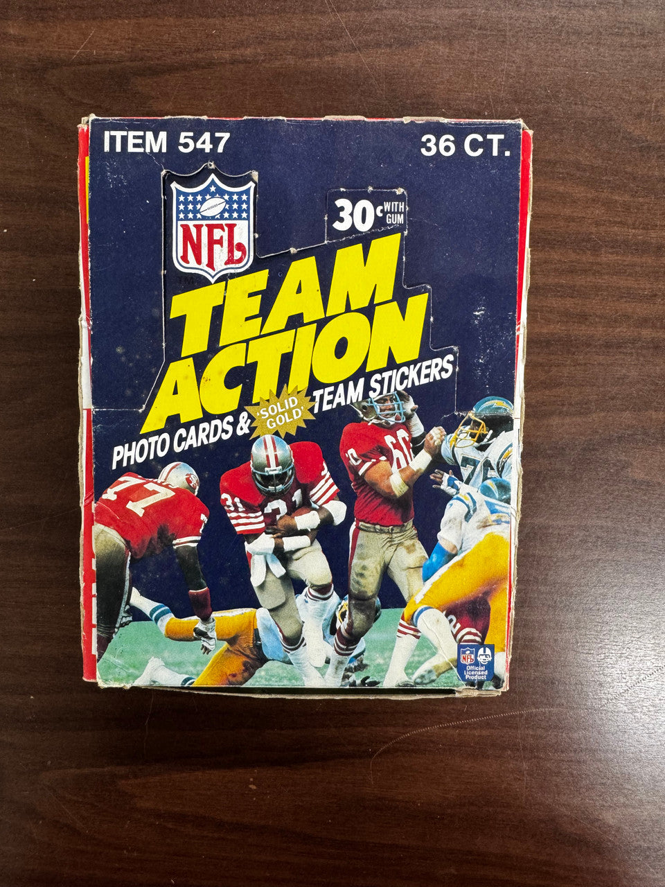 1983 Fleer NFL Football Team Action Box w/ 11 Factory Sealed Wax Packs