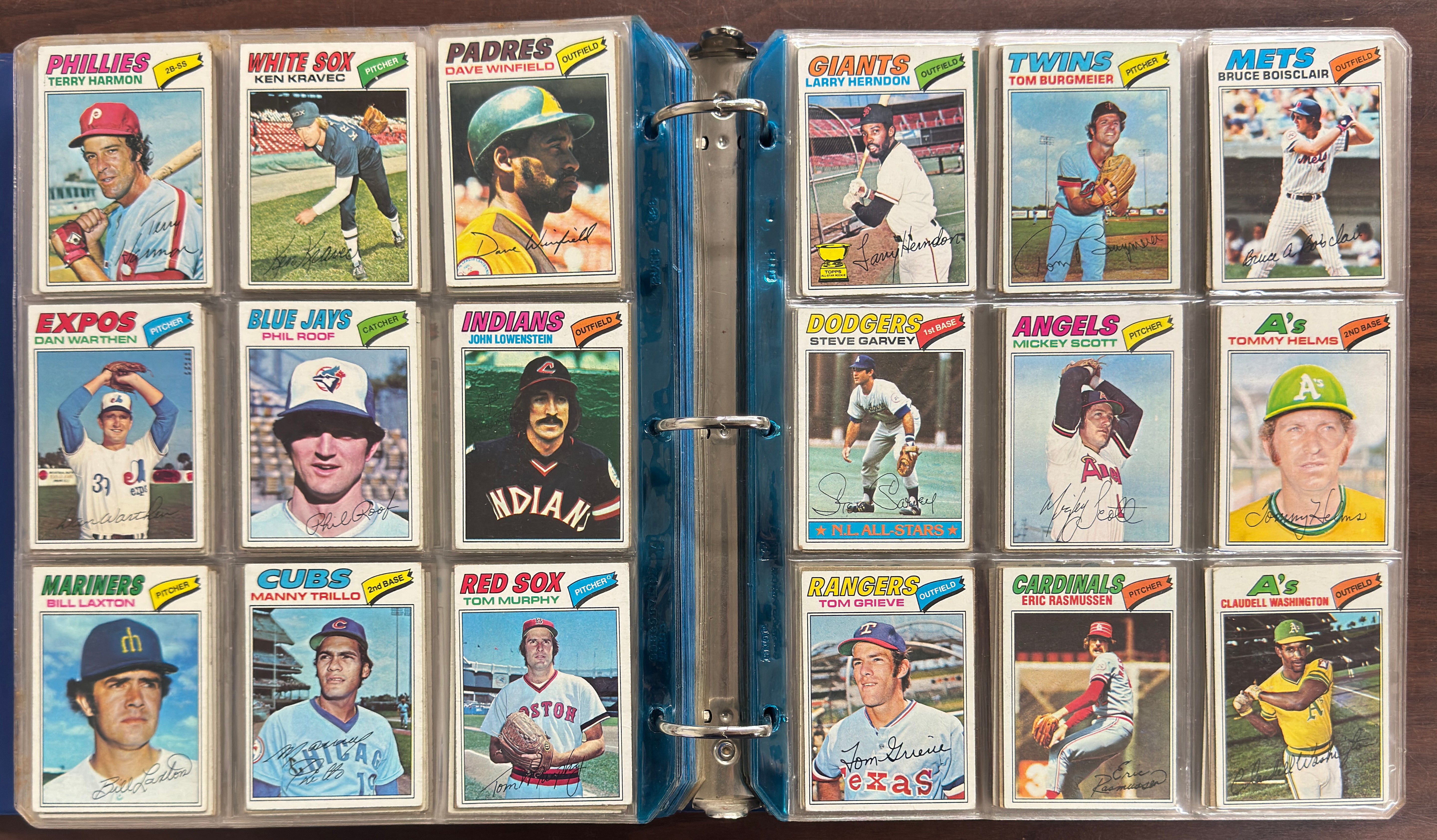 1977 Topps Baseball Near Complete Set in Binder VG-VG/EX