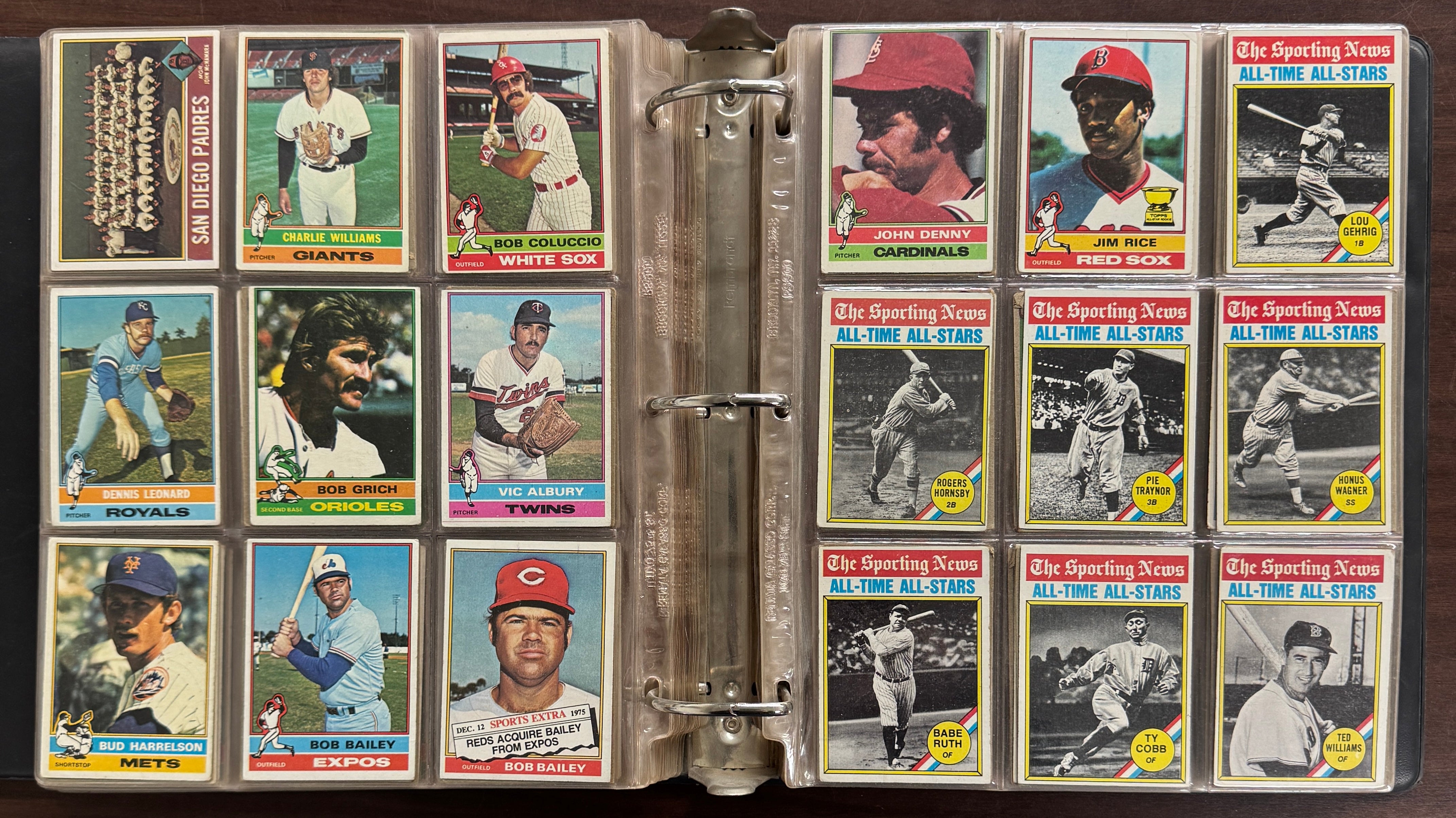1976 Topps Baseball Set Complete in Binder G/VG