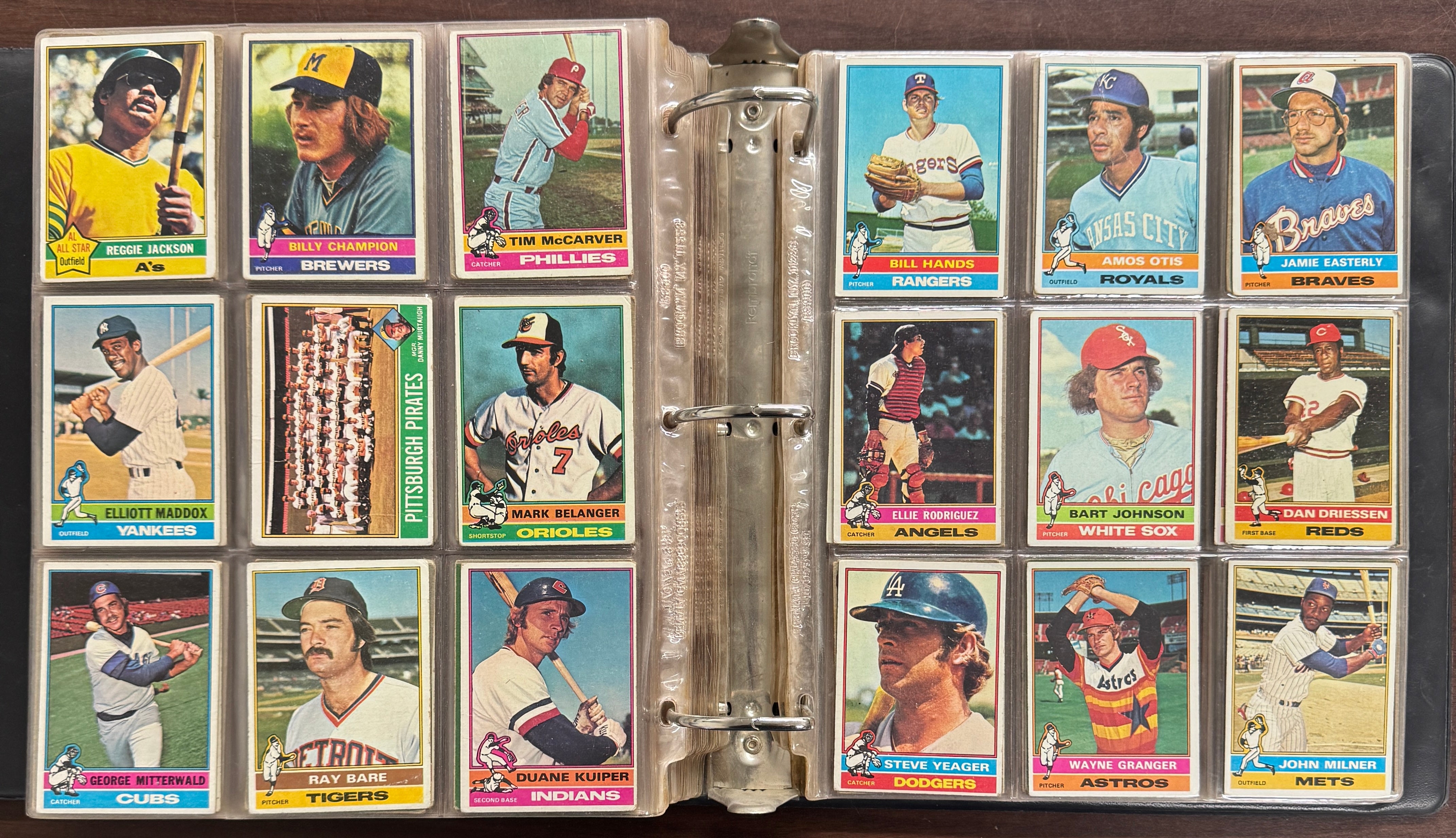 1976 Topps Baseball Set Complete in Binder G/VG