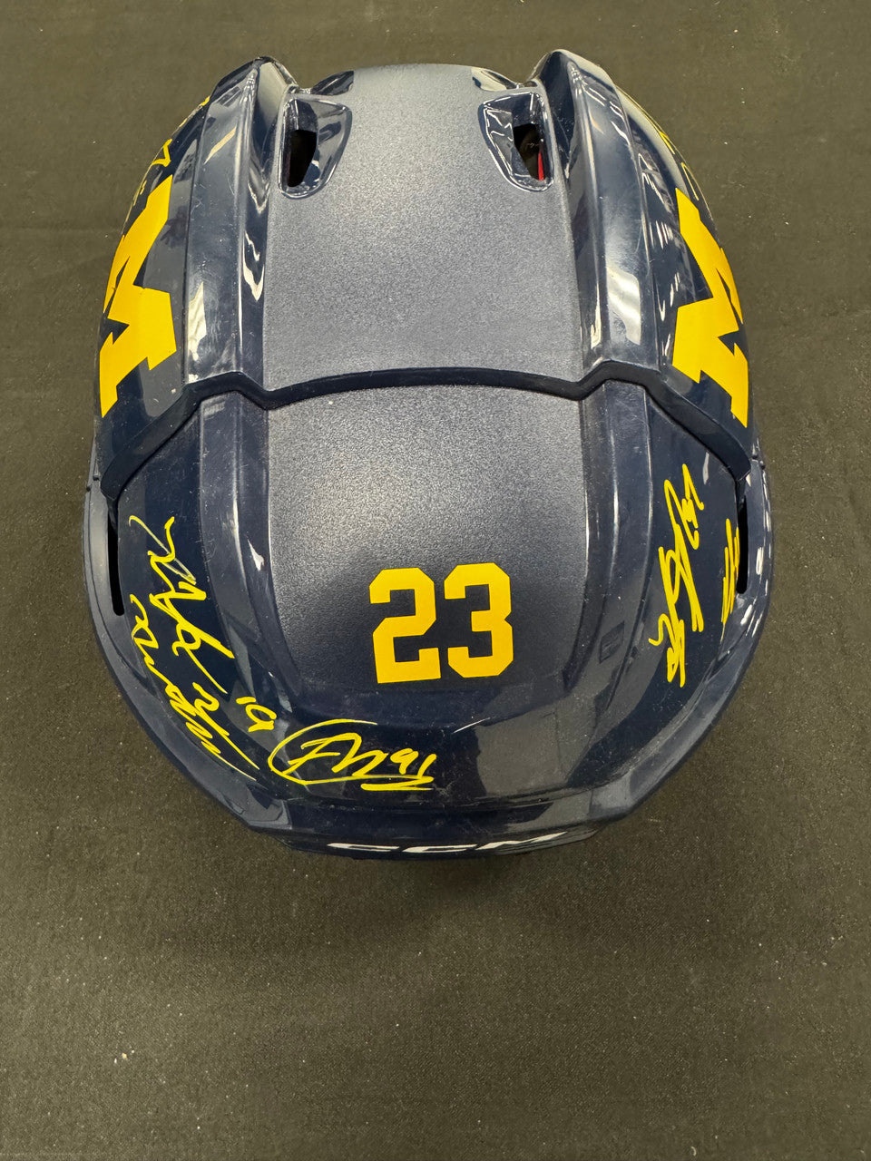 Michigan 2023 Frozen Four Team Signed Autographed Helmet Hughes +++ Rinkside