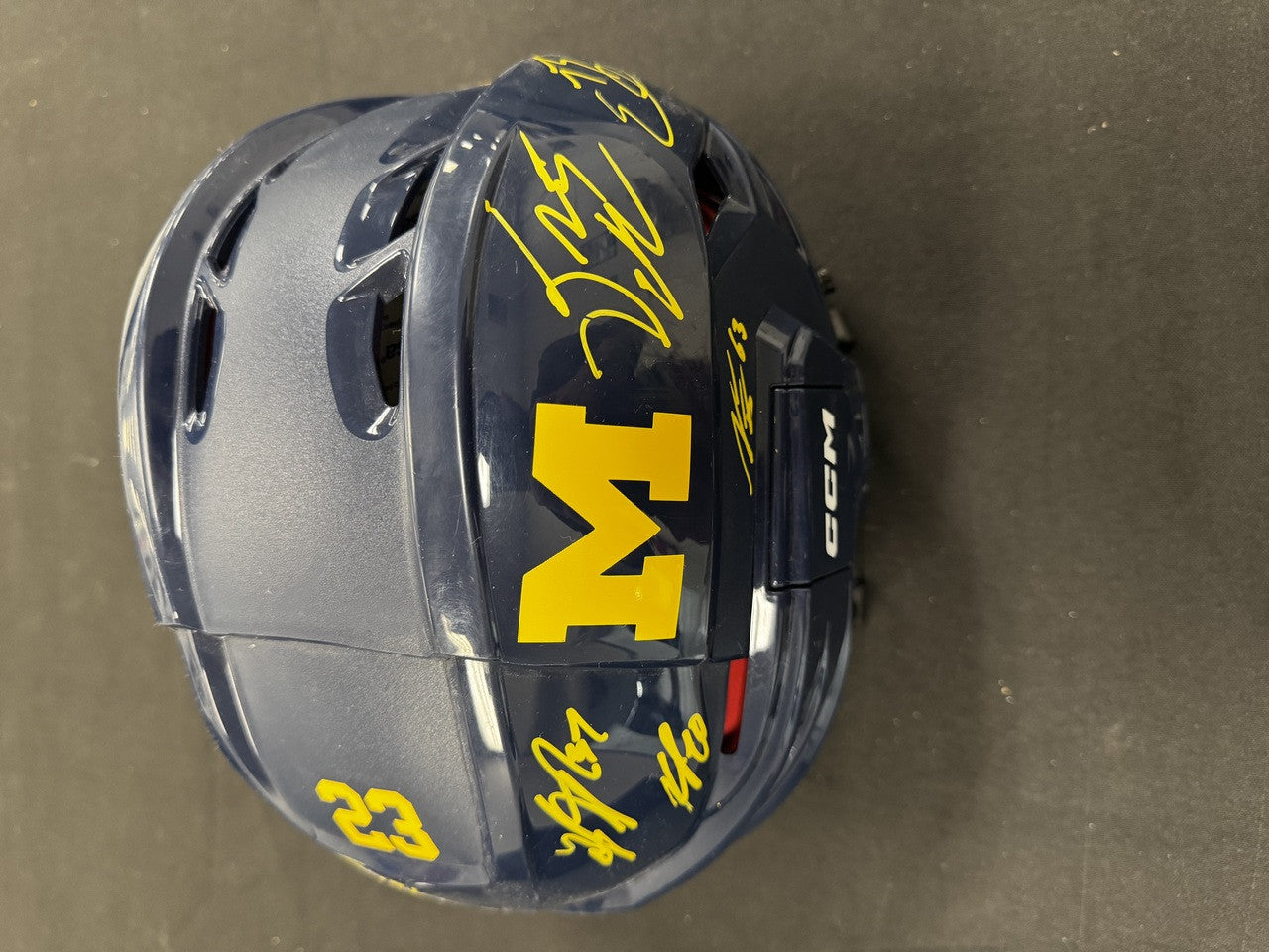 Michigan 2023 Frozen Four Team Signed Autographed Helmet Hughes +++ Rinkside
