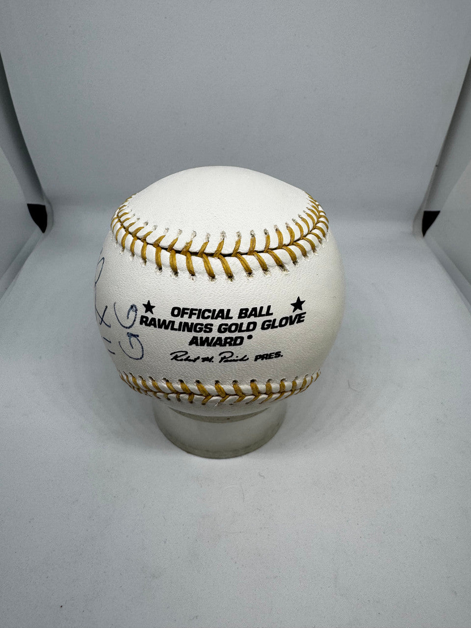 Omar Vizquel Signed Autographed Rawlings Official Gold Glove Award Baseball JSA