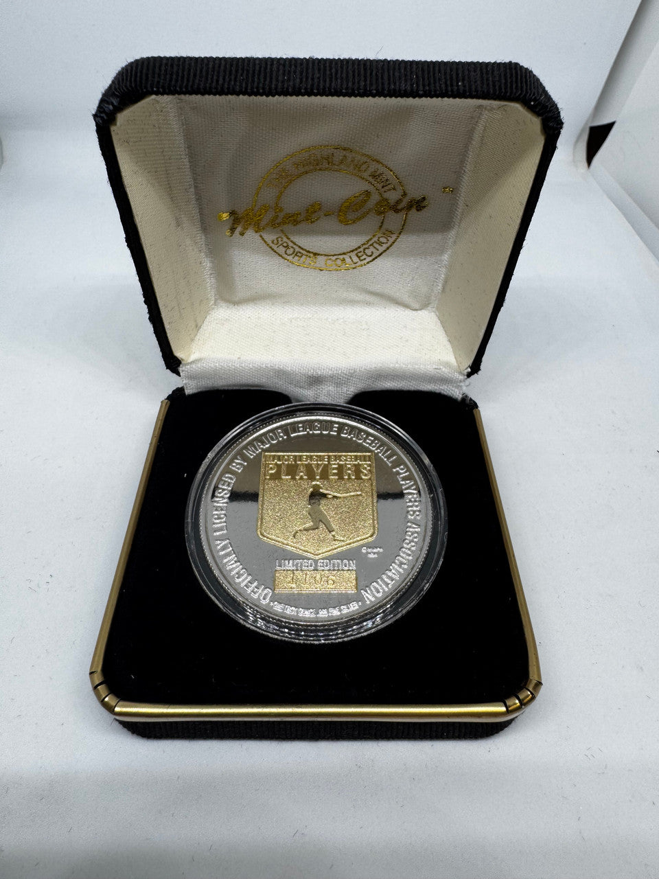 Highland Mint Greg Maddux 1 Troy Ounce .999 Fine Silver Coin In Case #1106