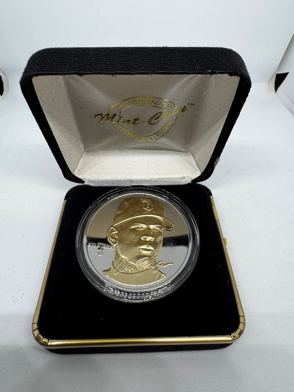 Highland Mint Alex Rodriguez 1 Troy Ounce .999 Fine Silver Coin In Case #0108