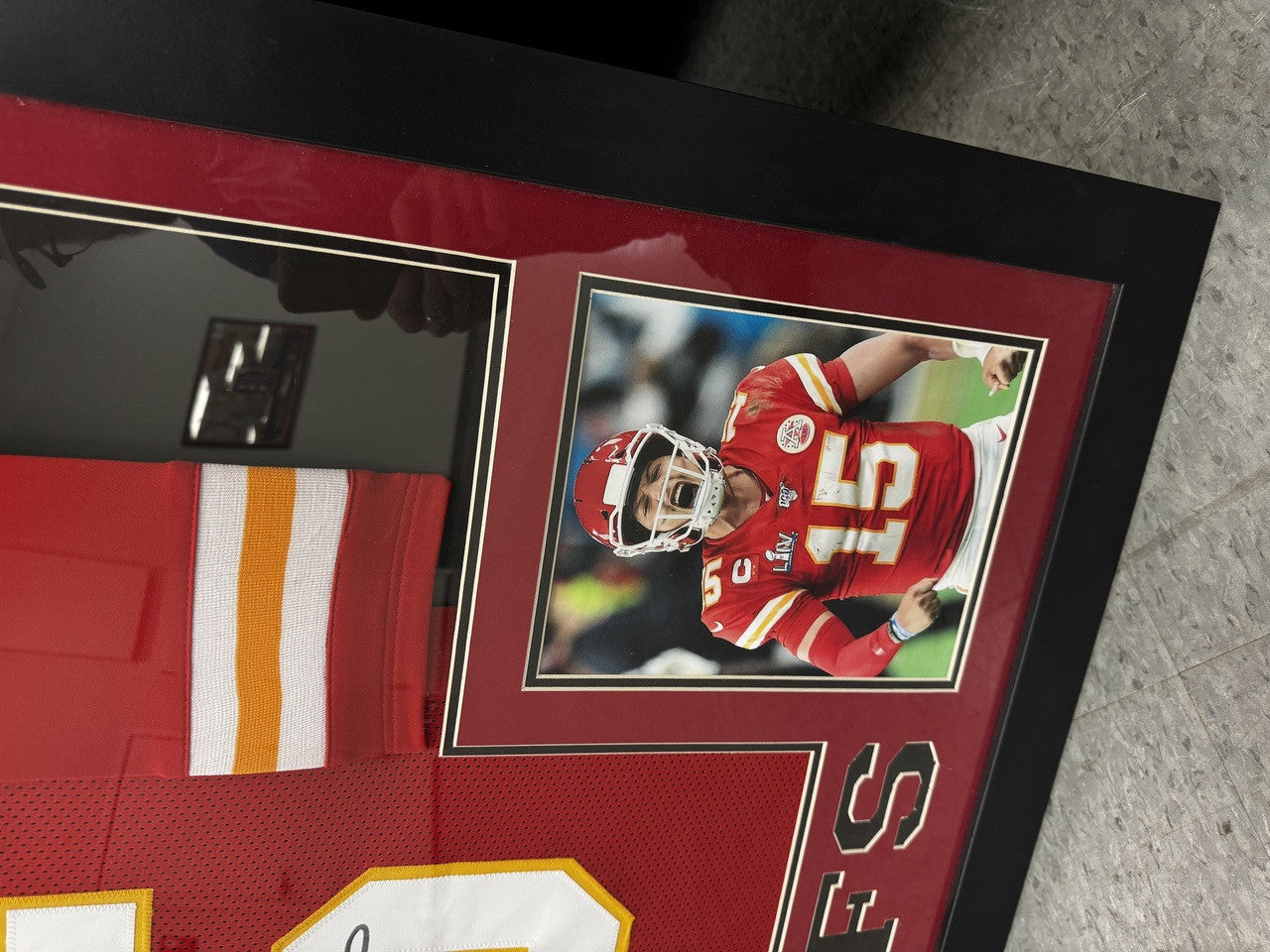 Patrick Mahomes Signed Autographed Jersey Framed (Beckett Auth)