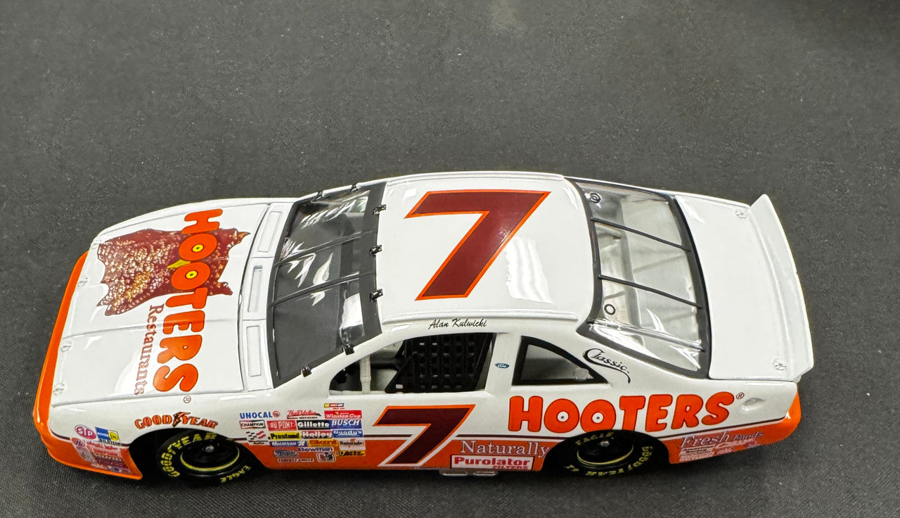 Action Racing Alan Kulwicki #7 1993 Hooters Ford Thunderbird 1:24