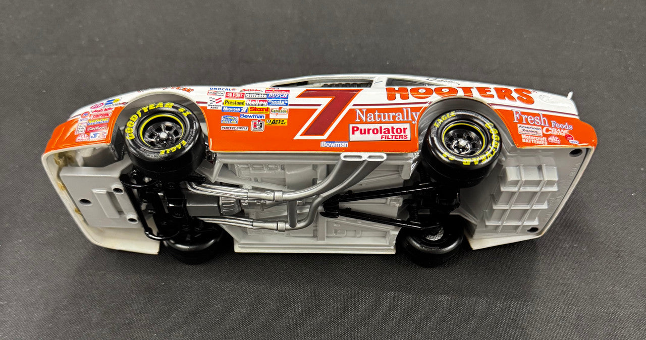Action Racing Alan Kulwicki #7 1993 Hooters Ford Thunderbird 1:24
