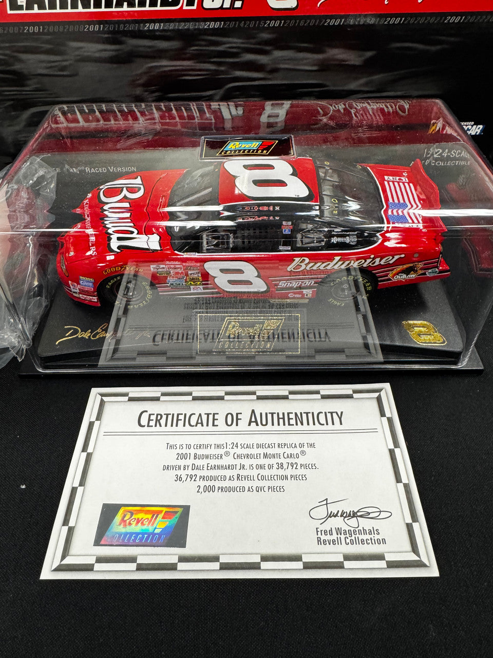 Revell Dale Earnhardt Jr. #8 Budweiser Chevrolet 1:24 + Wilson Volleyball