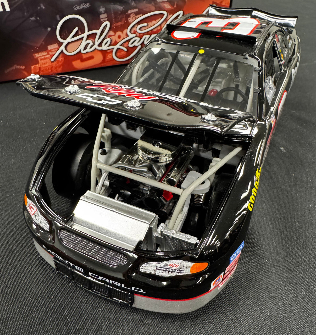 Action Racing Dale Earnhardt #3 2001 Goodwrench Service+ Chevy Monte Carlo 1:18
