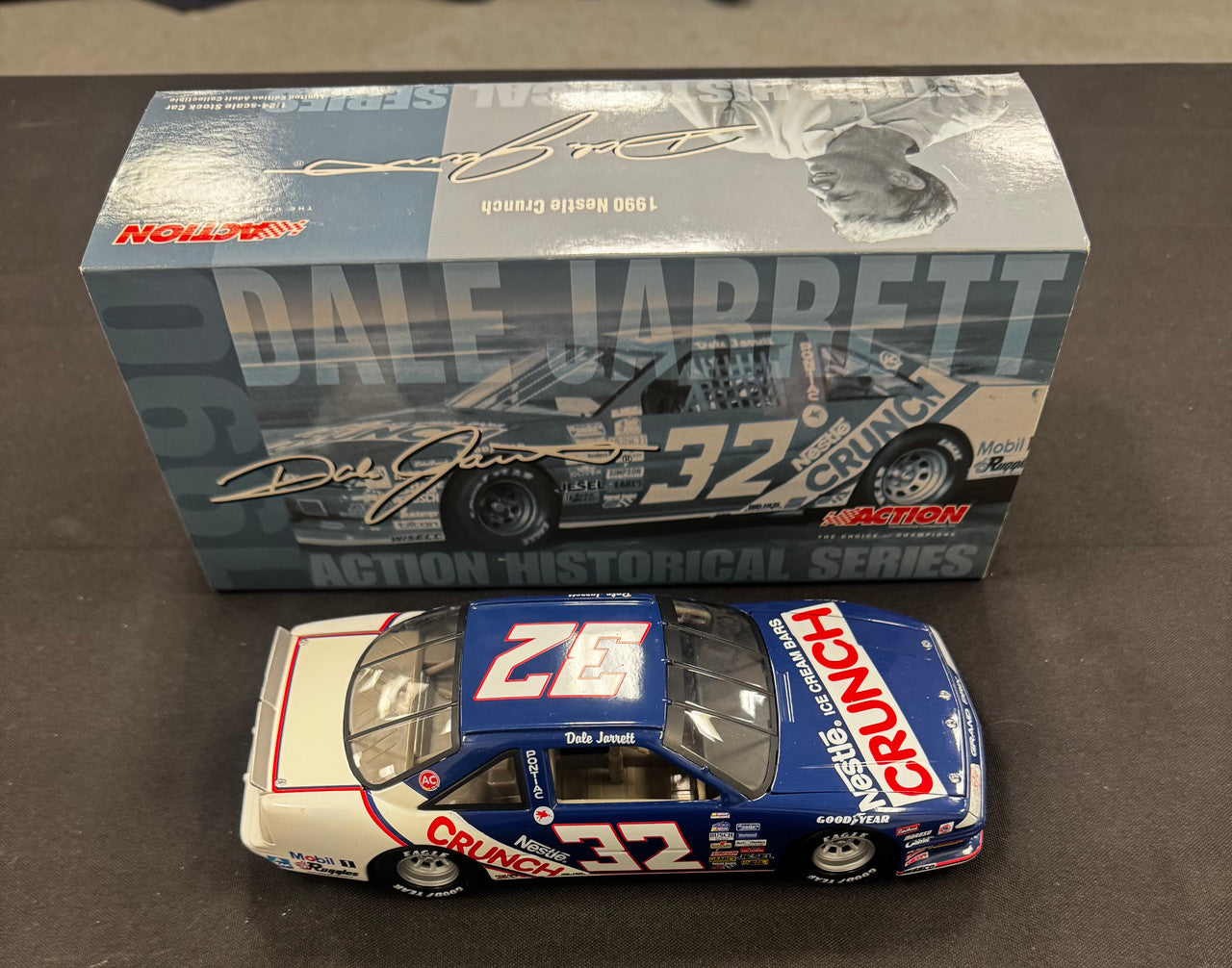 Action Racing Dale Jarrett #32 1990 Nestle Crunch Pontiac Grand Prix 1:24
