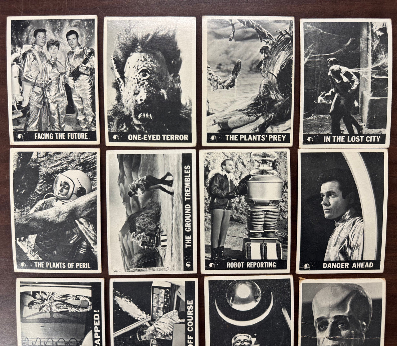1966 Topps Lost in Space Card Lot Fair