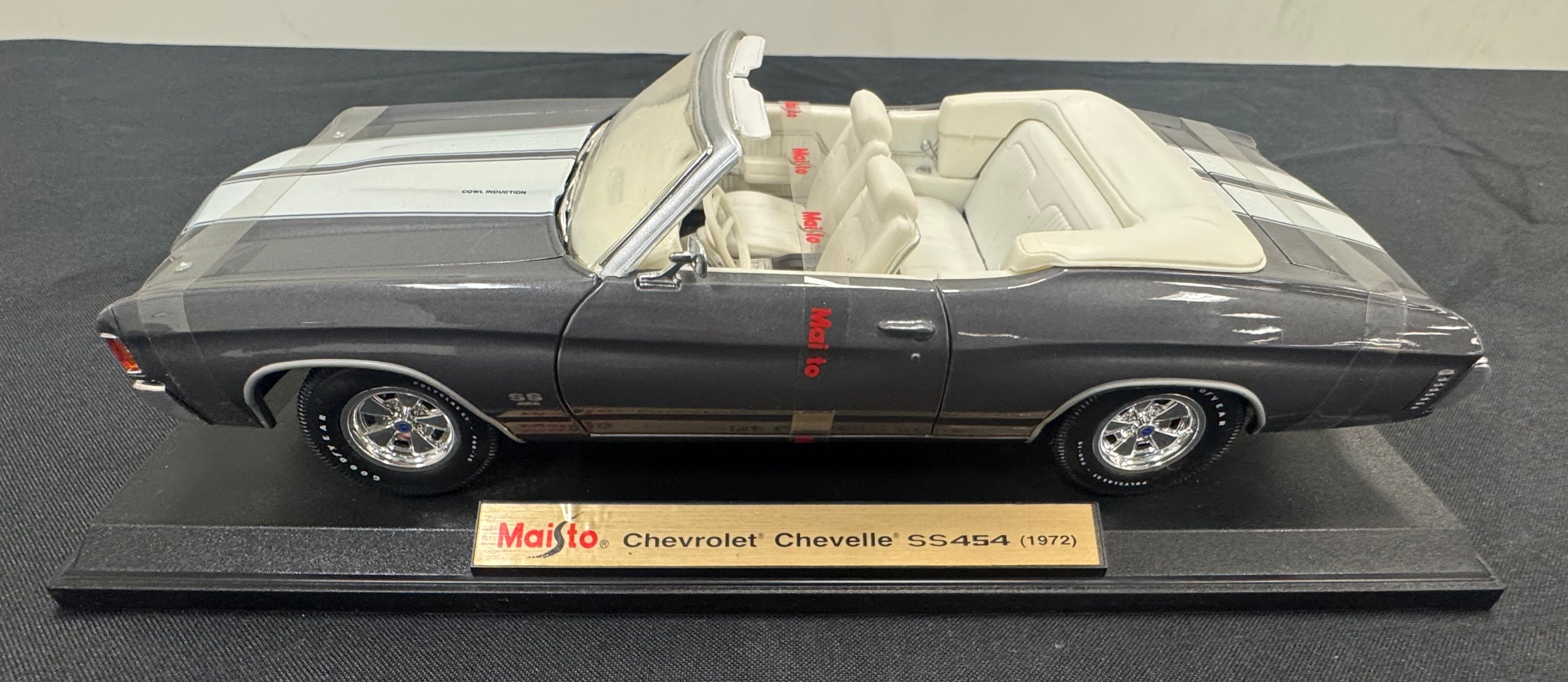 Maisto Classic Chevrolet Chevelle 1/18 Diecast Car Lot