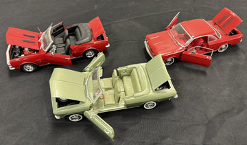 Maisto/Road Signature Chevrolet Corvair/Camaro 1/18 Diecast Car Lot