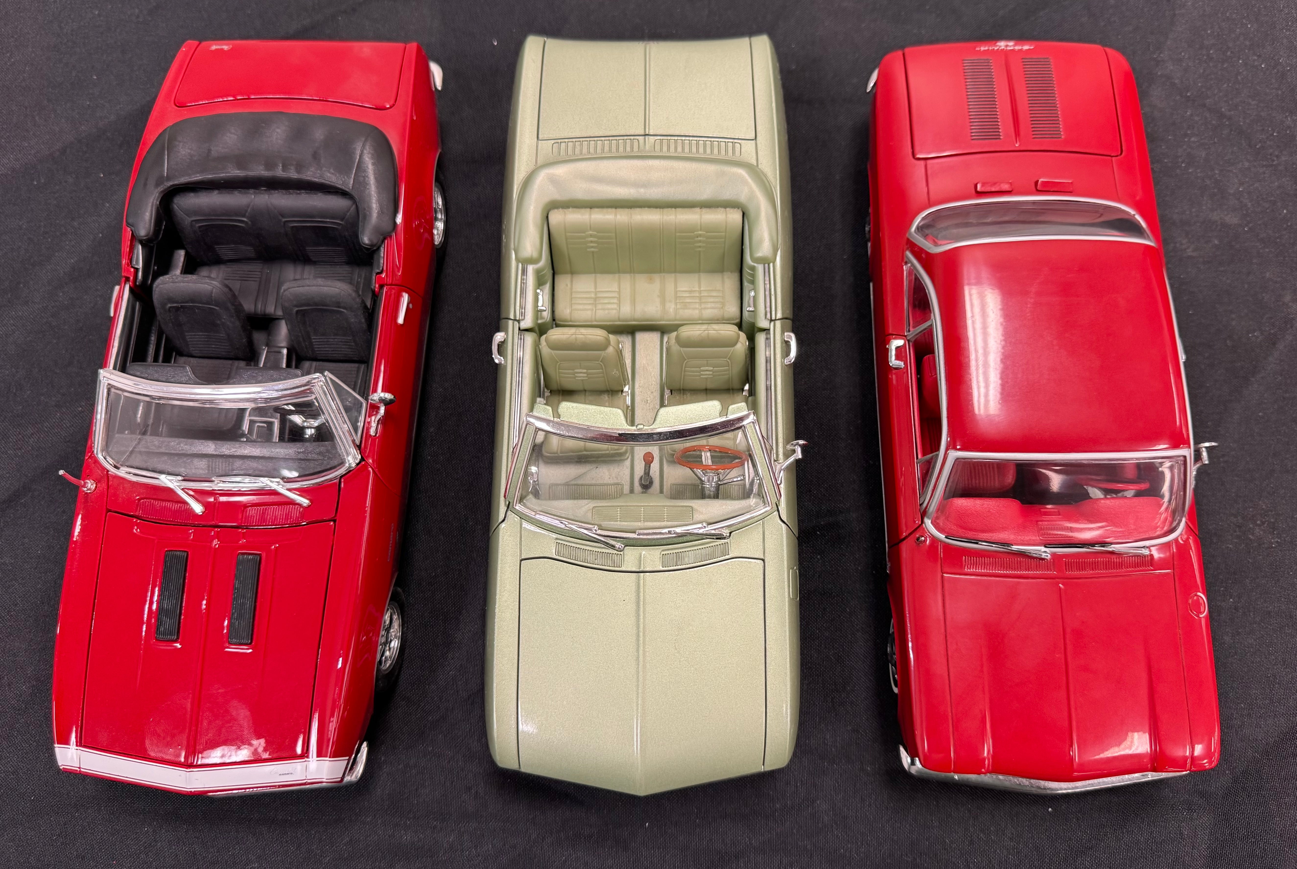Maisto/Road Signature Chevrolet Corvair/Camaro 1/18 Diecast Car Lot