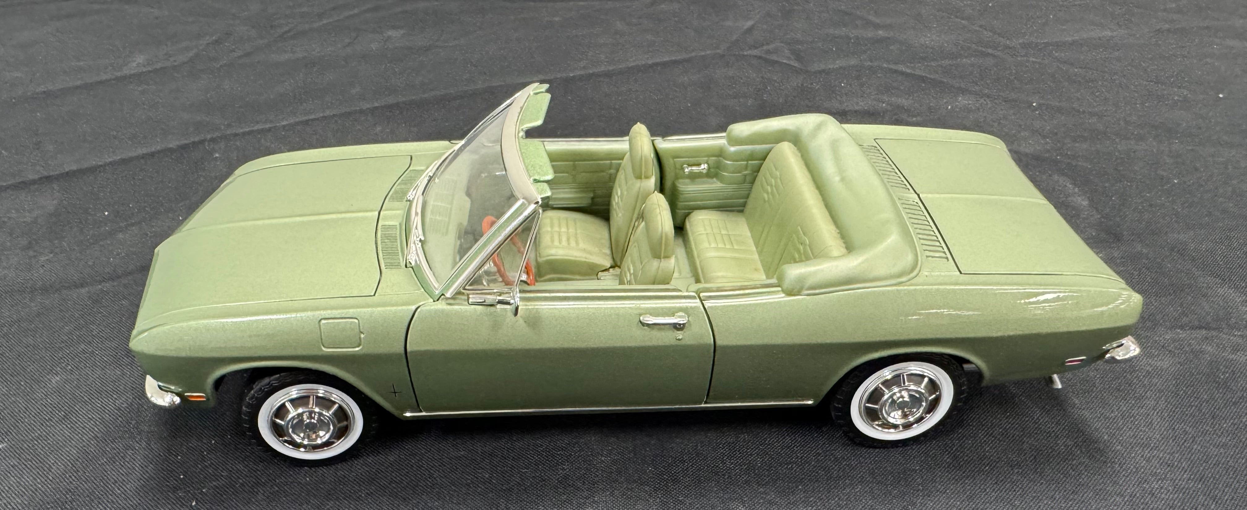Maisto/Road Signature Chevrolet Corvair/Camaro 1/18 Diecast Car Lot