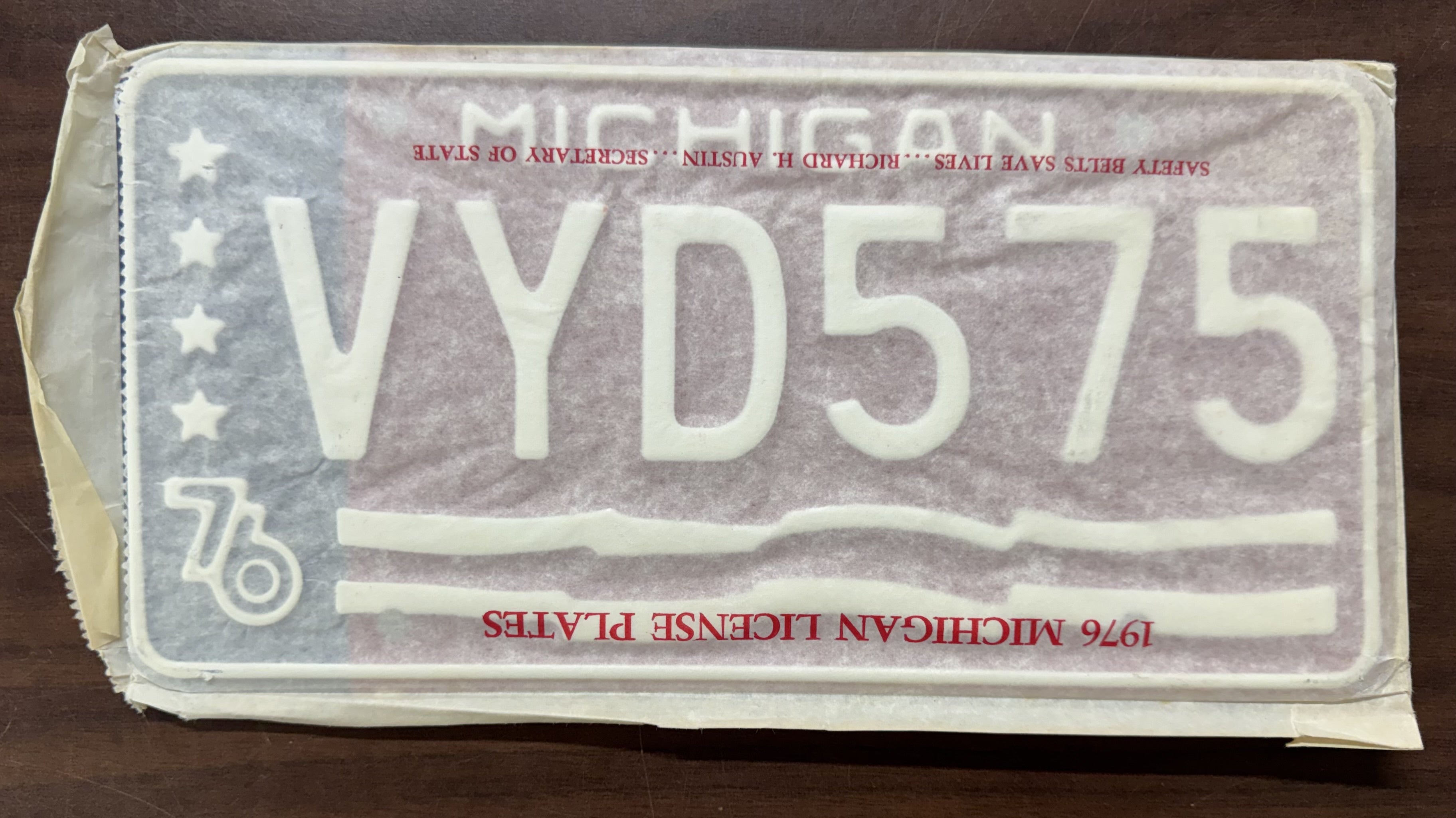 1976 State of Michigan Bicentennial License Plate Set of 2 in Sleeve