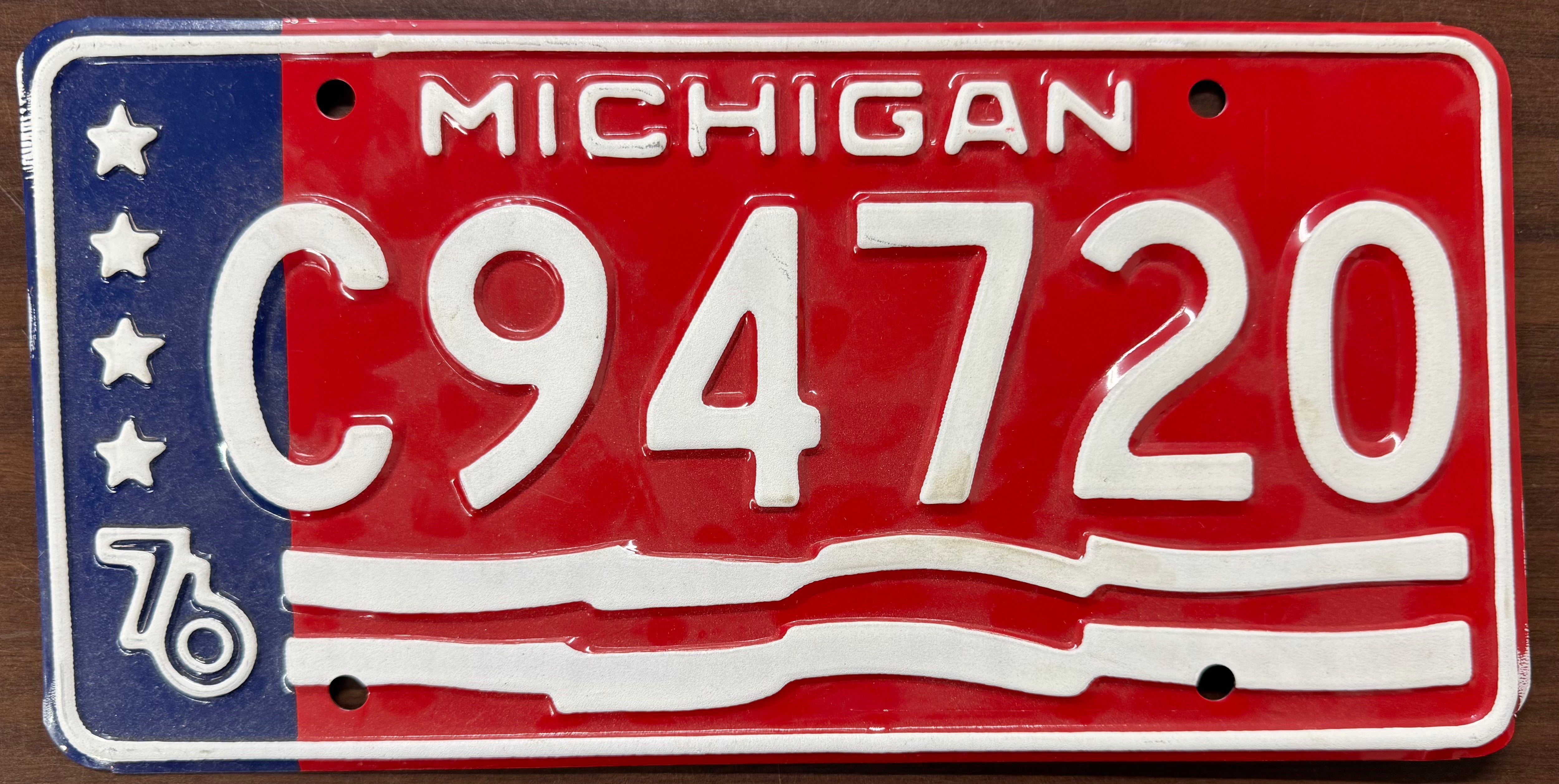 1976 State of Michigan Bicentennial License Plate Set of 2 in Sleeve