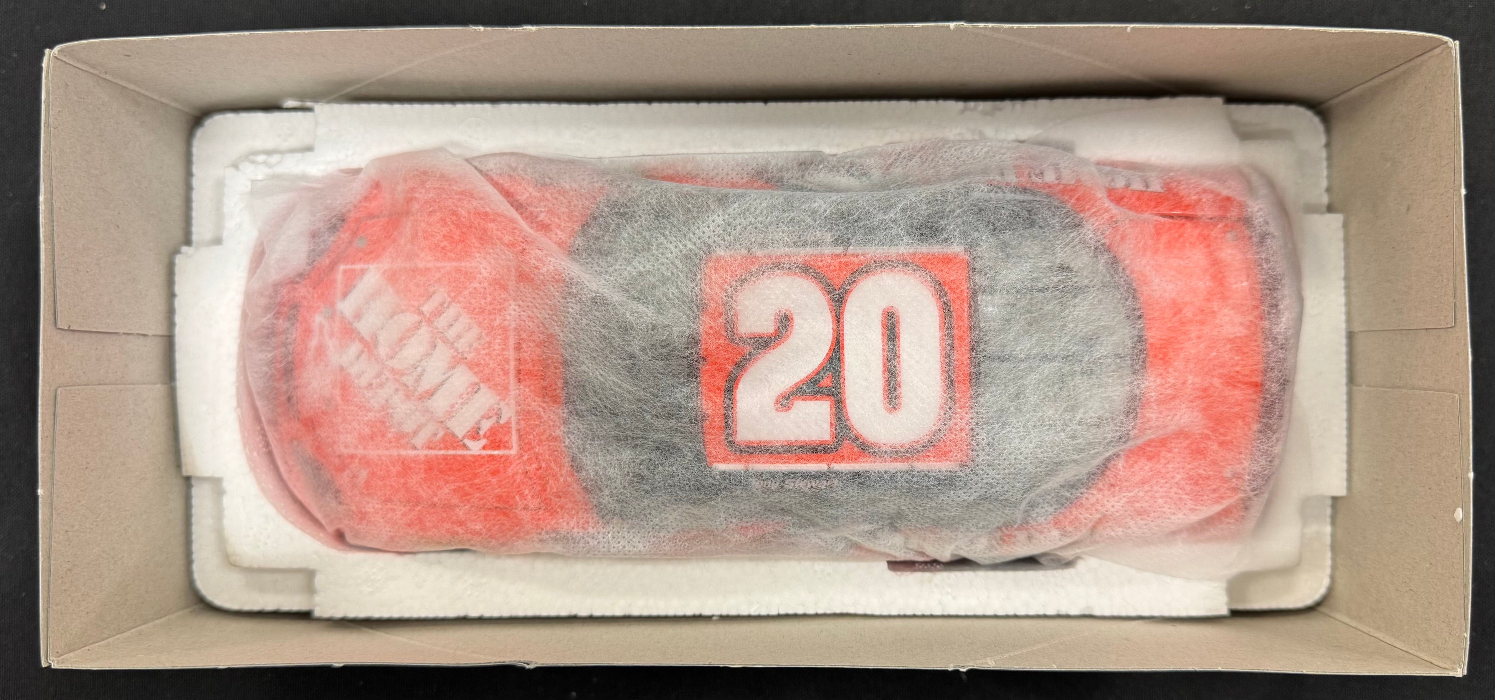 Tony Stewart #20 Home Depot/NEXTEL 2004 Action Racing 1:24 Diecast Car /3704