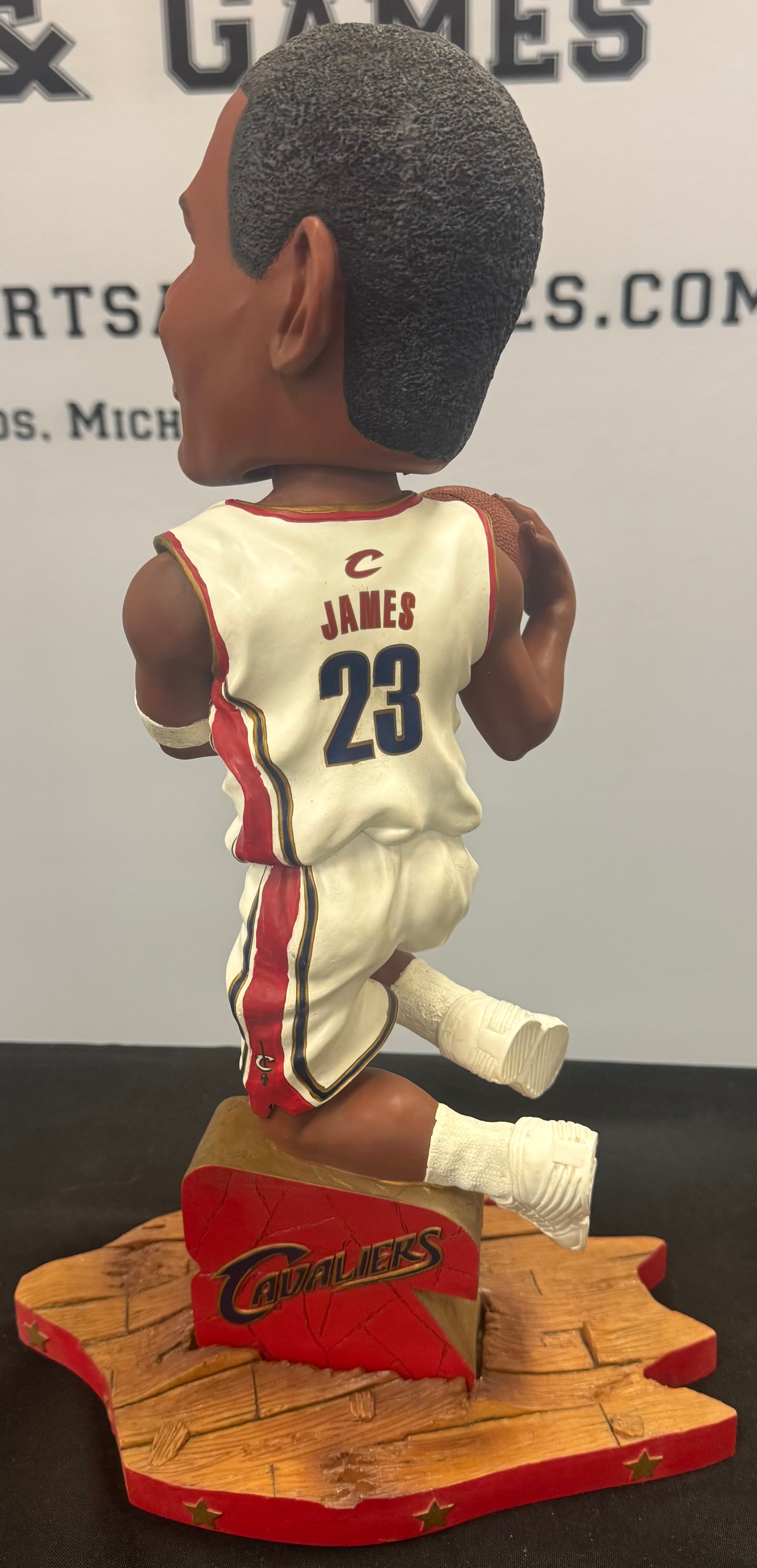 LeBron James #23 NBA Legends of "The Court" 18in Rare Bobblehead /100