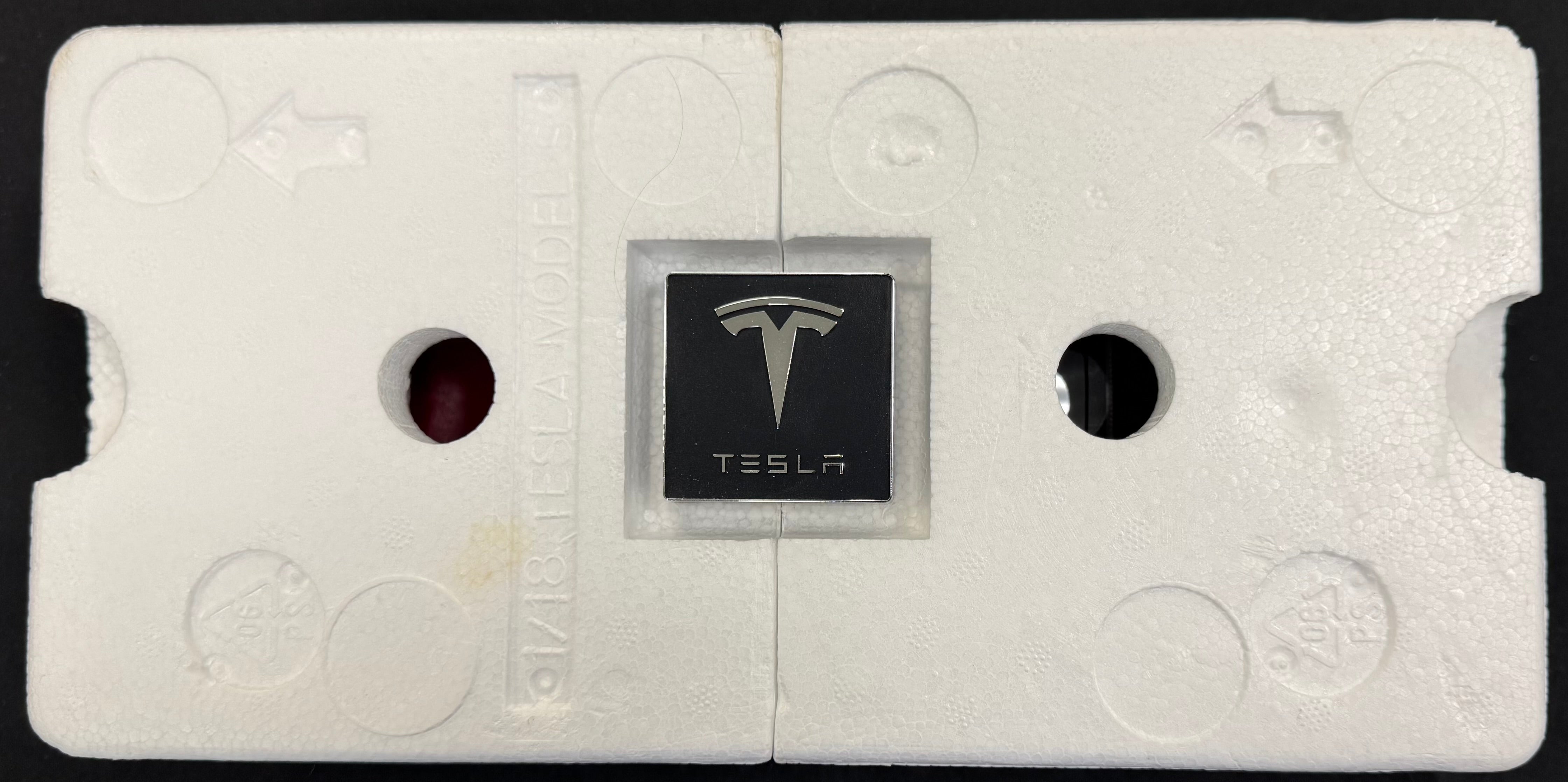 Tesla Model S P85 Red 1:18 Diecast Car in Box