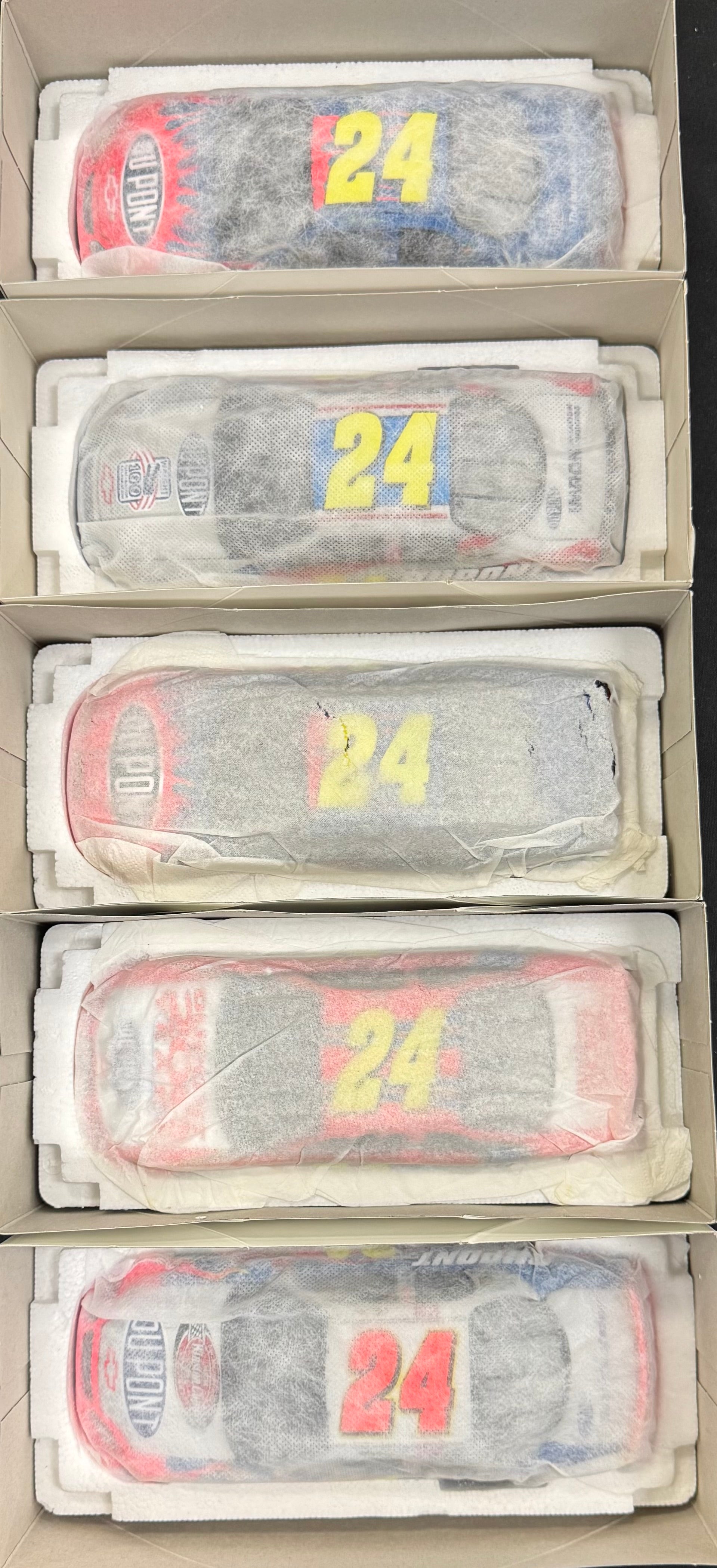 Jeff Gordon #24 Dupont Motorsports Action Racing 1:24 Diecast Car Lot