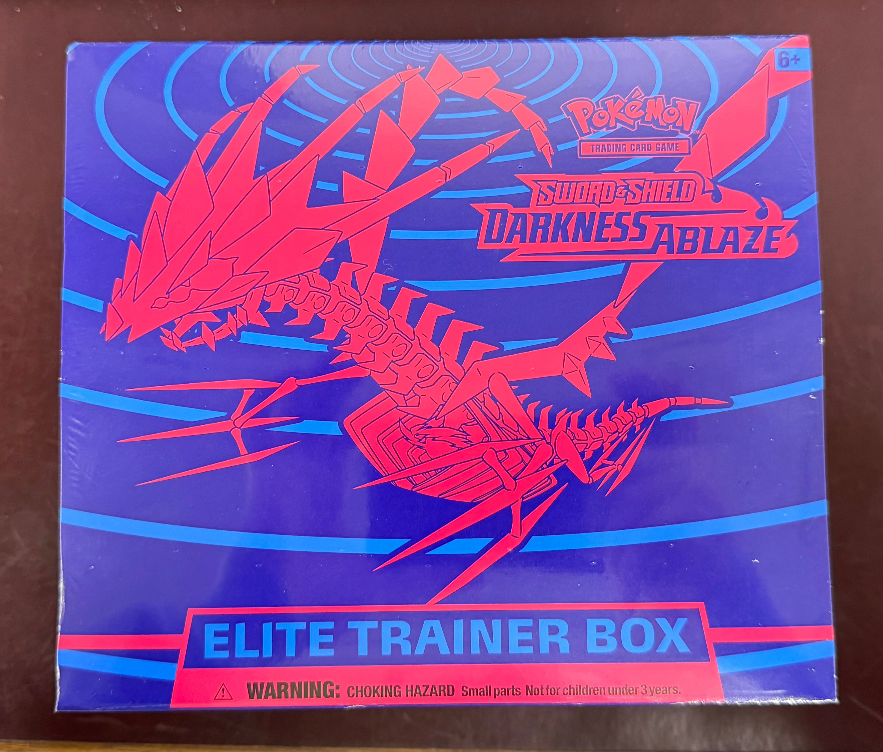 Pokemon: Darkness Ablaze Elite Trainer Box