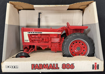 1997 ERTL Farmall 806 Diecast 1:16 Tractor With Box