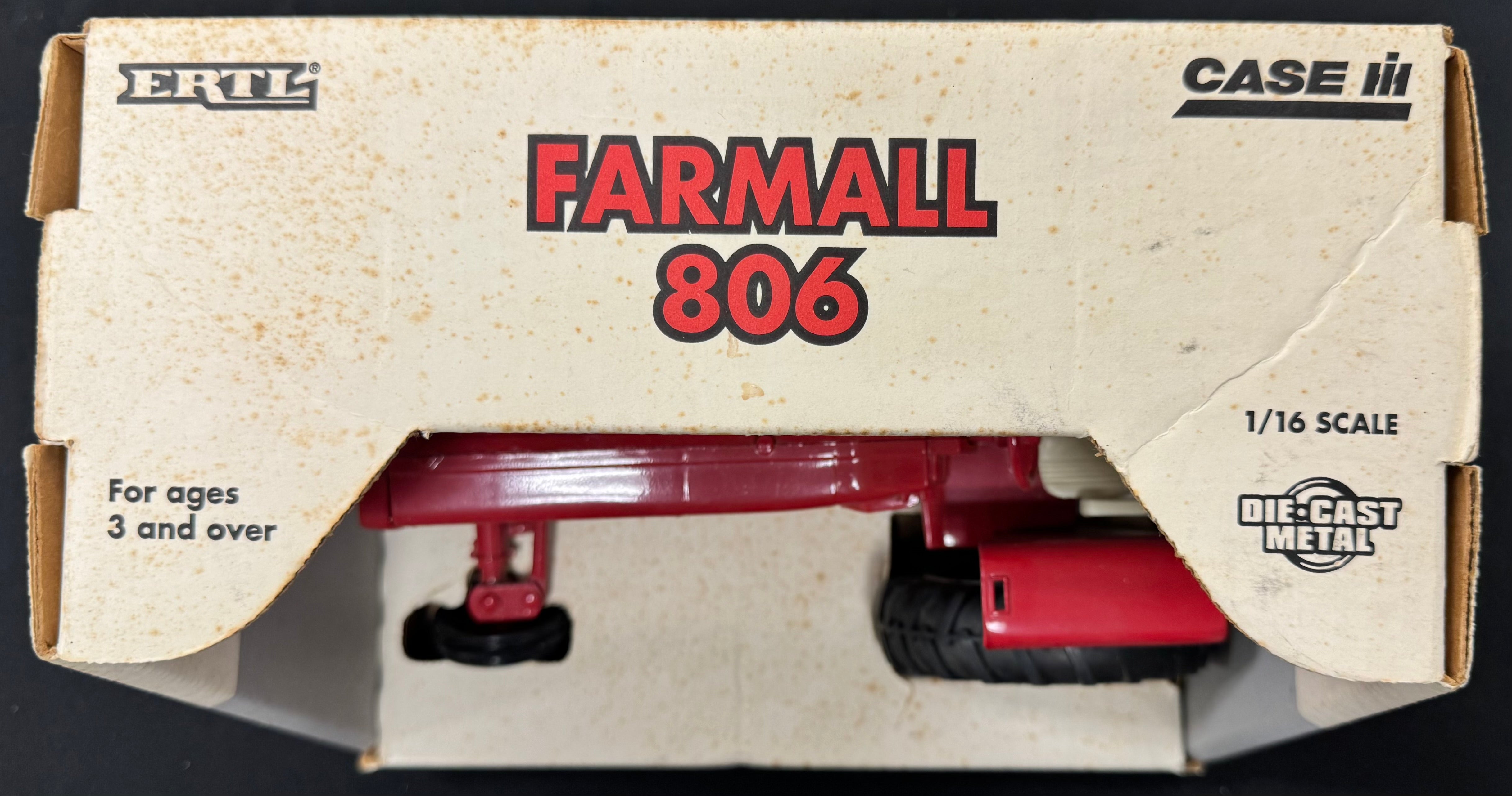 1997 ERTL Farmall 806 Diecast 1:16 Tractor With Box