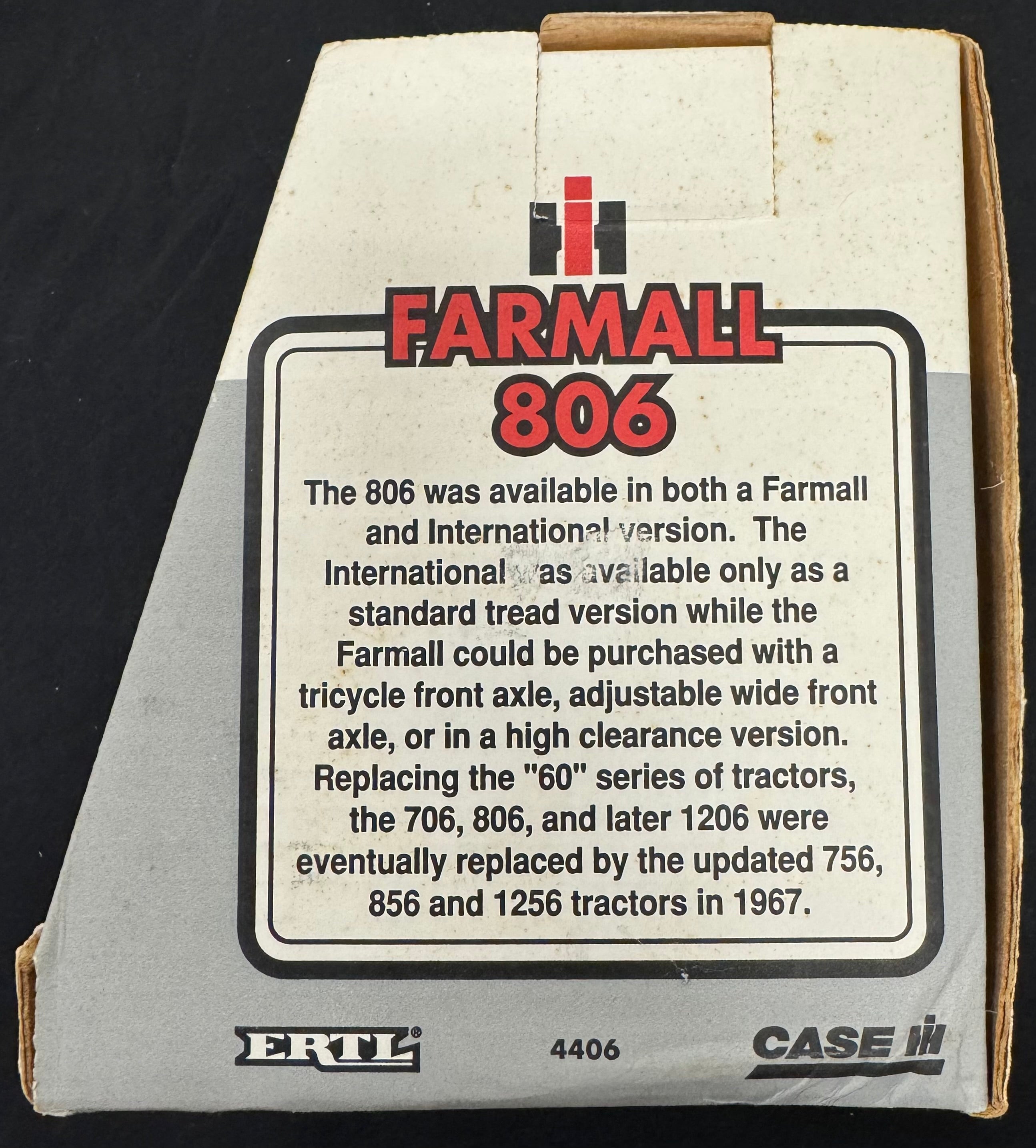 1997 ERTL Farmall 806 Diecast 1:16 Tractor With Box