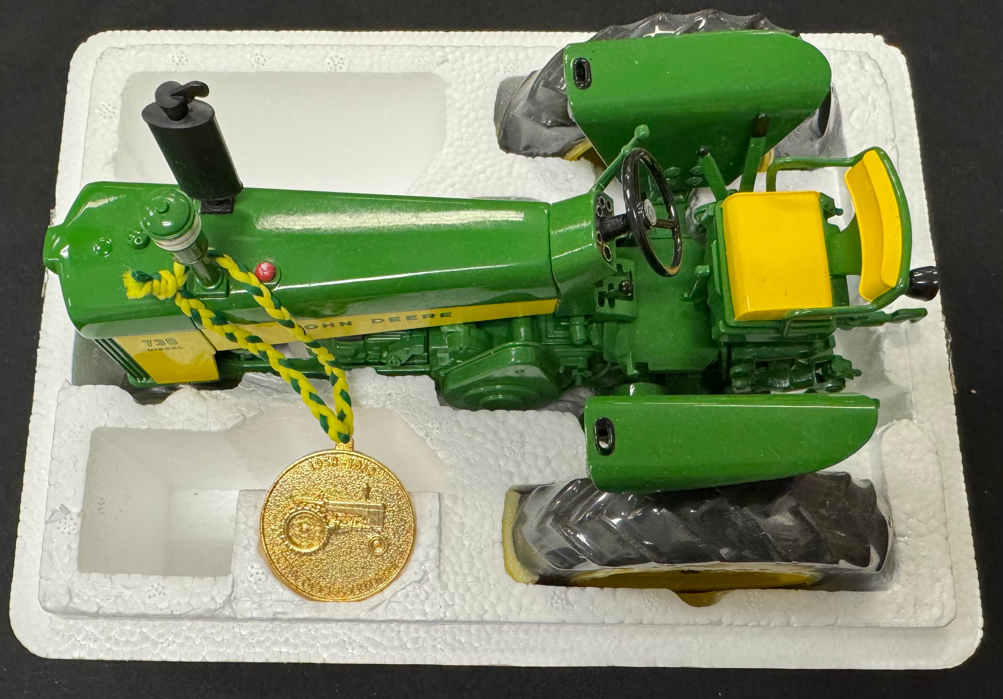 1998 ERTL Precision Classics John Deere Model 730 Diecast 1:16 Tractor With Box