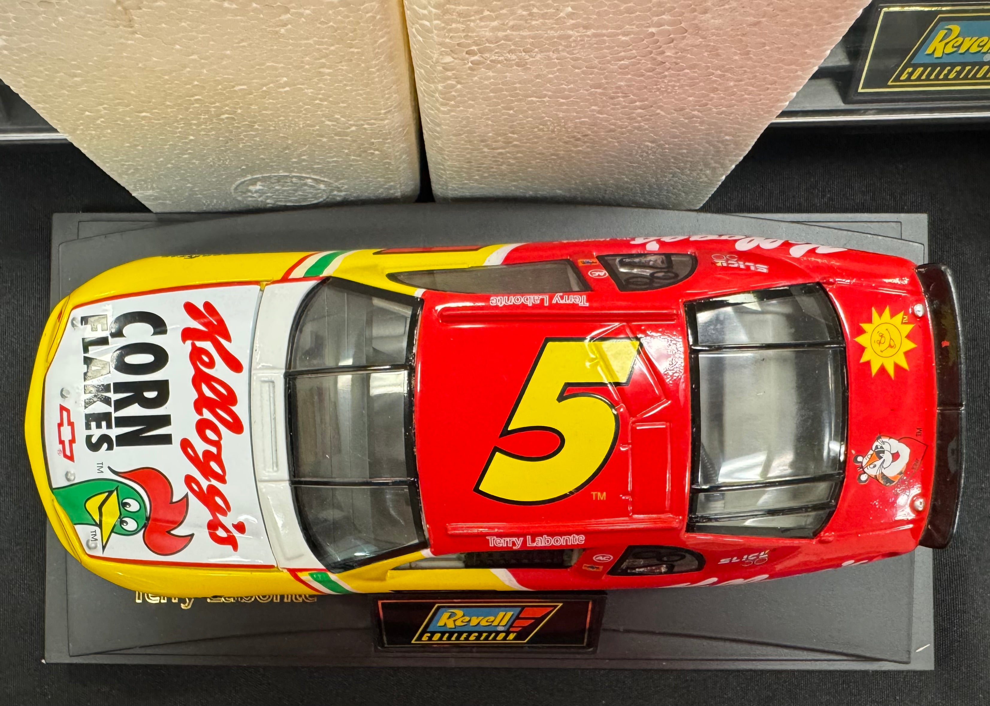 Terry Labonte #5 Kellogg's Corn Flakes Corny Racing Revell 1:24 Diecast Car Lot