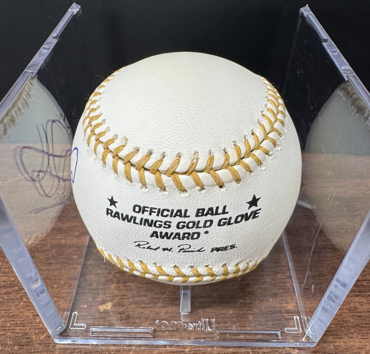 Omar Vizquel Signed Autographed Rawlings Gold Glove Award Baseball JSA *865